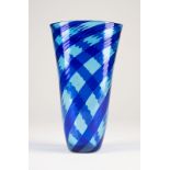 Vase 'a canne spirale blu'