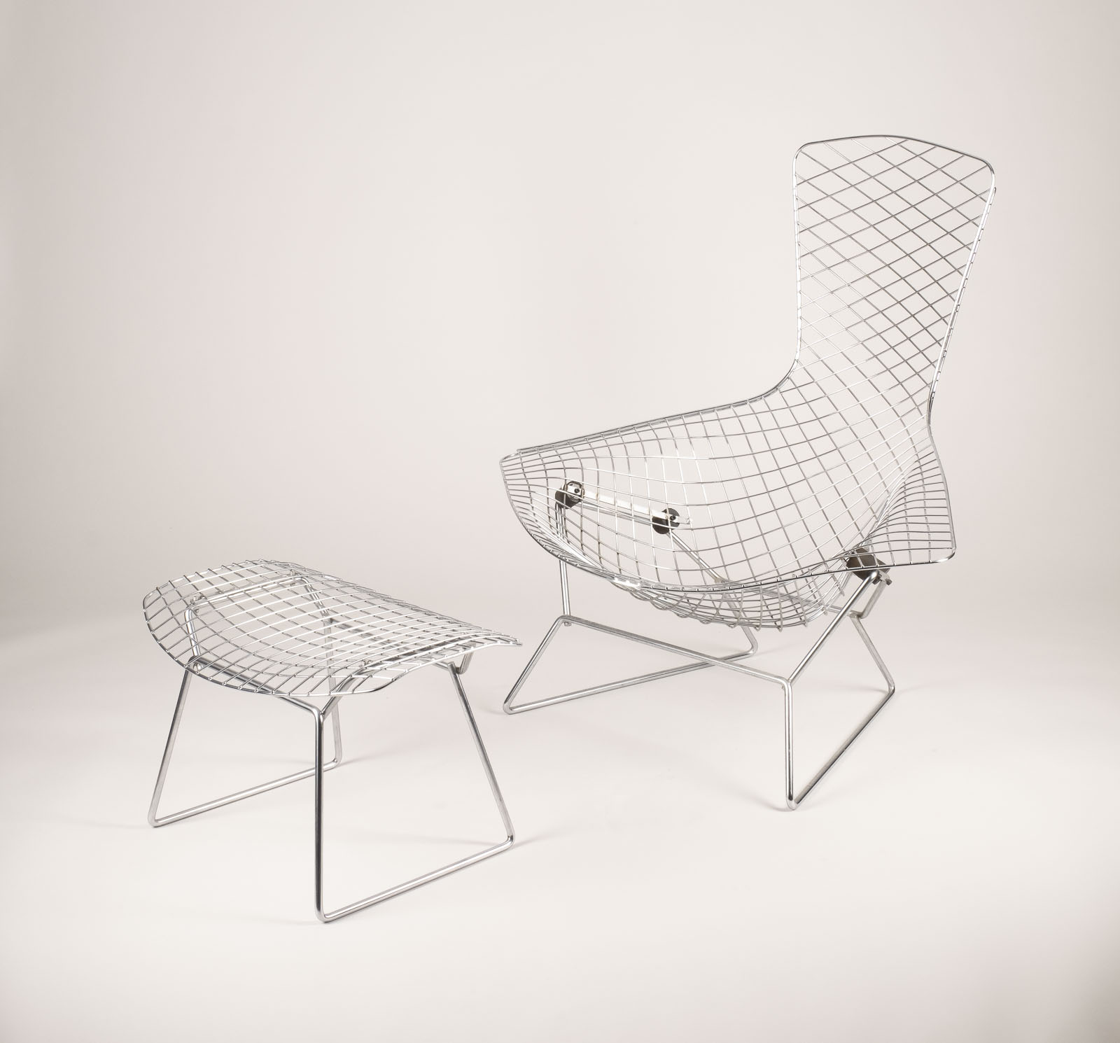 Lounge Sessel Modell 'bird chair' mit Hocker