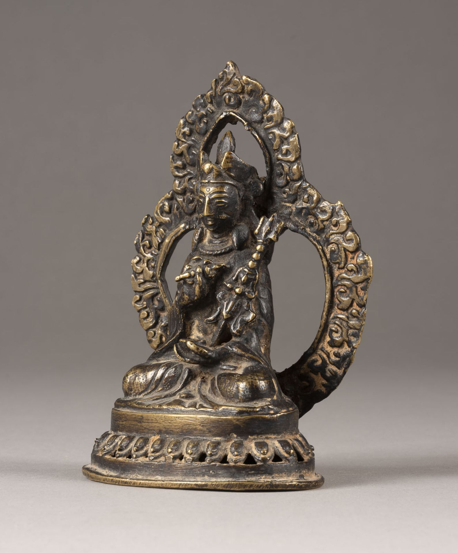 EINE SITZENDE FIGUR VON PADMASAMBHAVA AUS BRONZE - Image 2 of 4