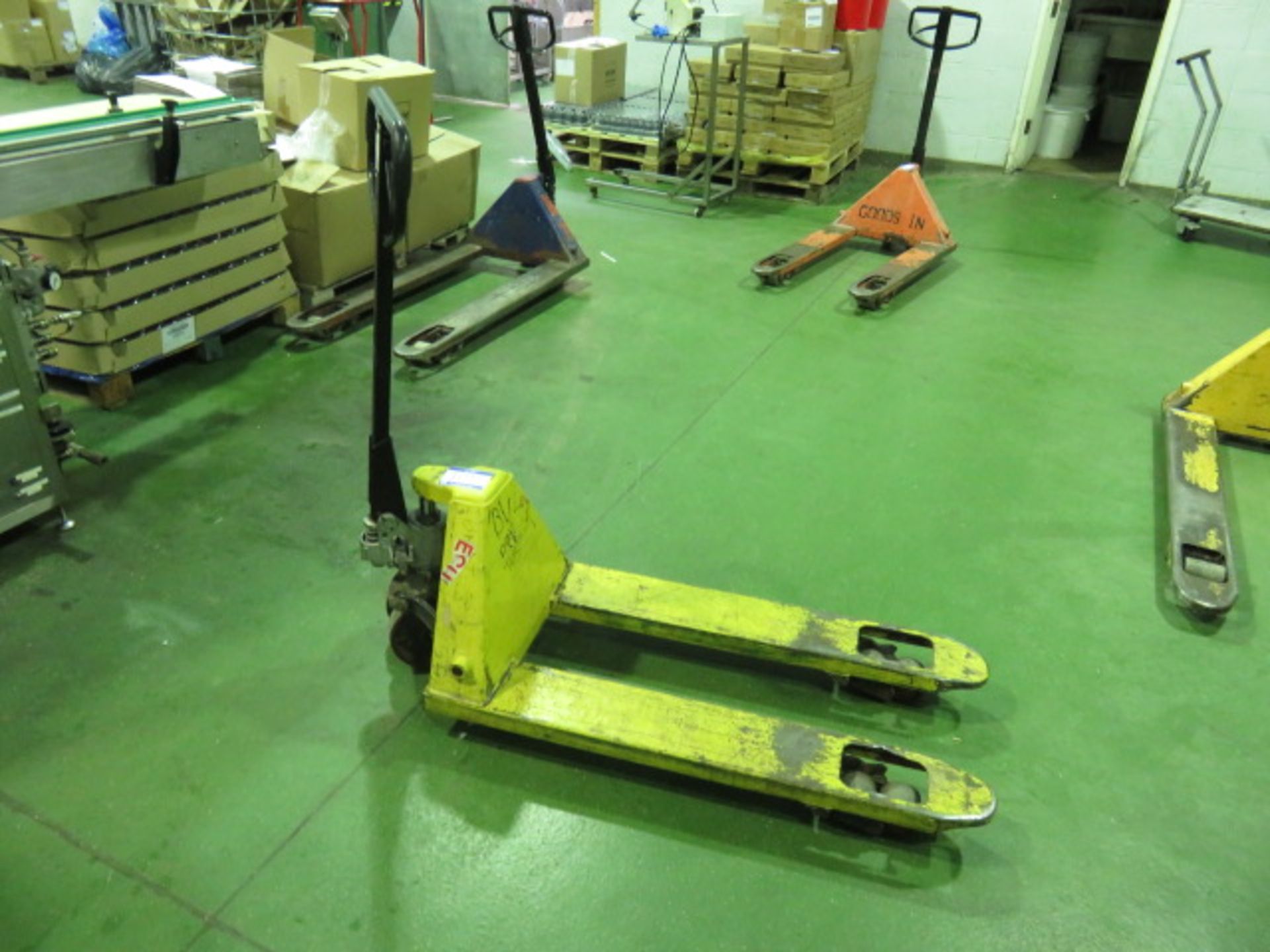 ACBF25 Hydraulic Pallet Truck with 2500kg capacity.