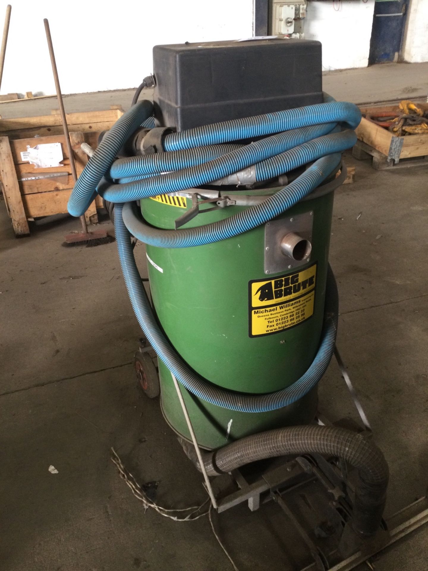 Big Brute industrial Vacuum Cleaner