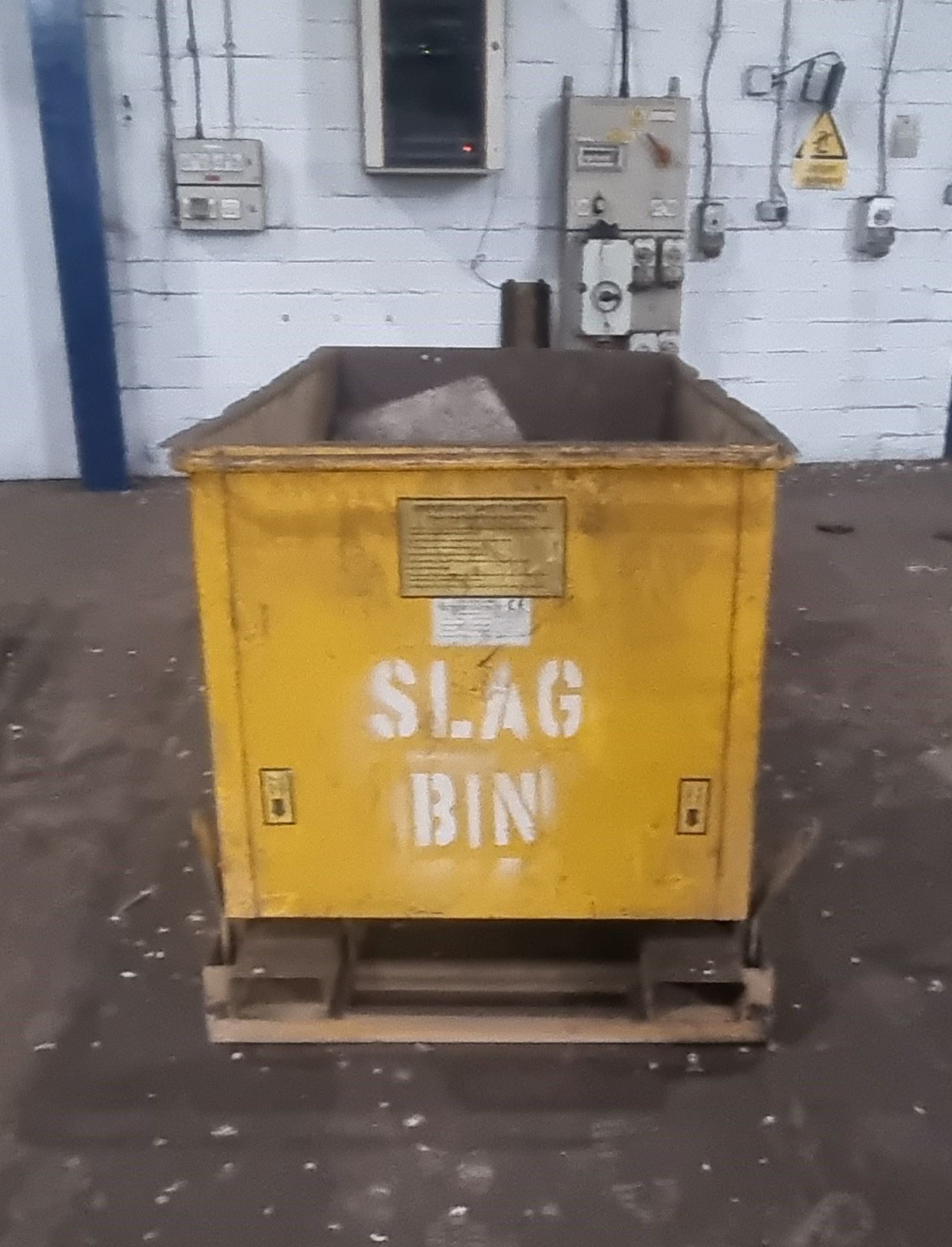 Tipping Skip - Image 2 of 3