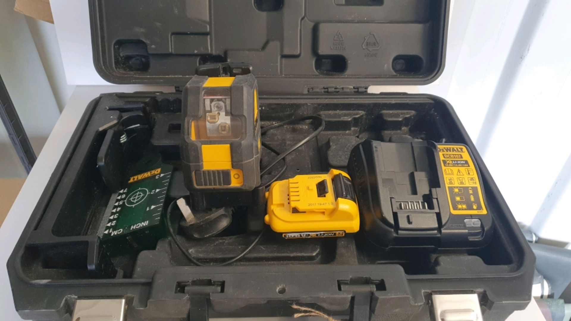 DeWalt Self Leveling Cross Line Laser with Battery and Charger