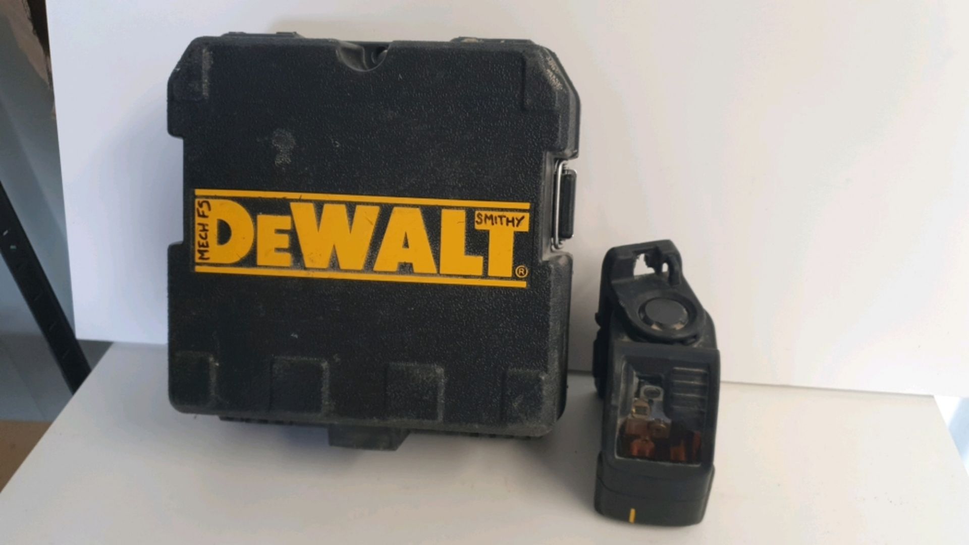 DeWalt DW088 Cross Line Laser