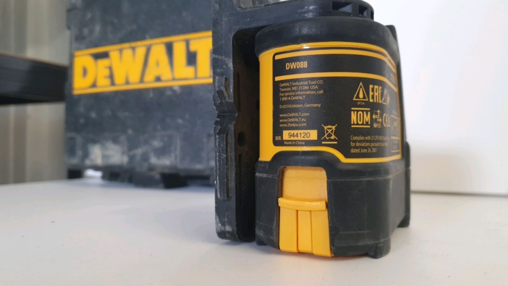 DeWalt DW088 Cross Line Laser - Image 6 of 11