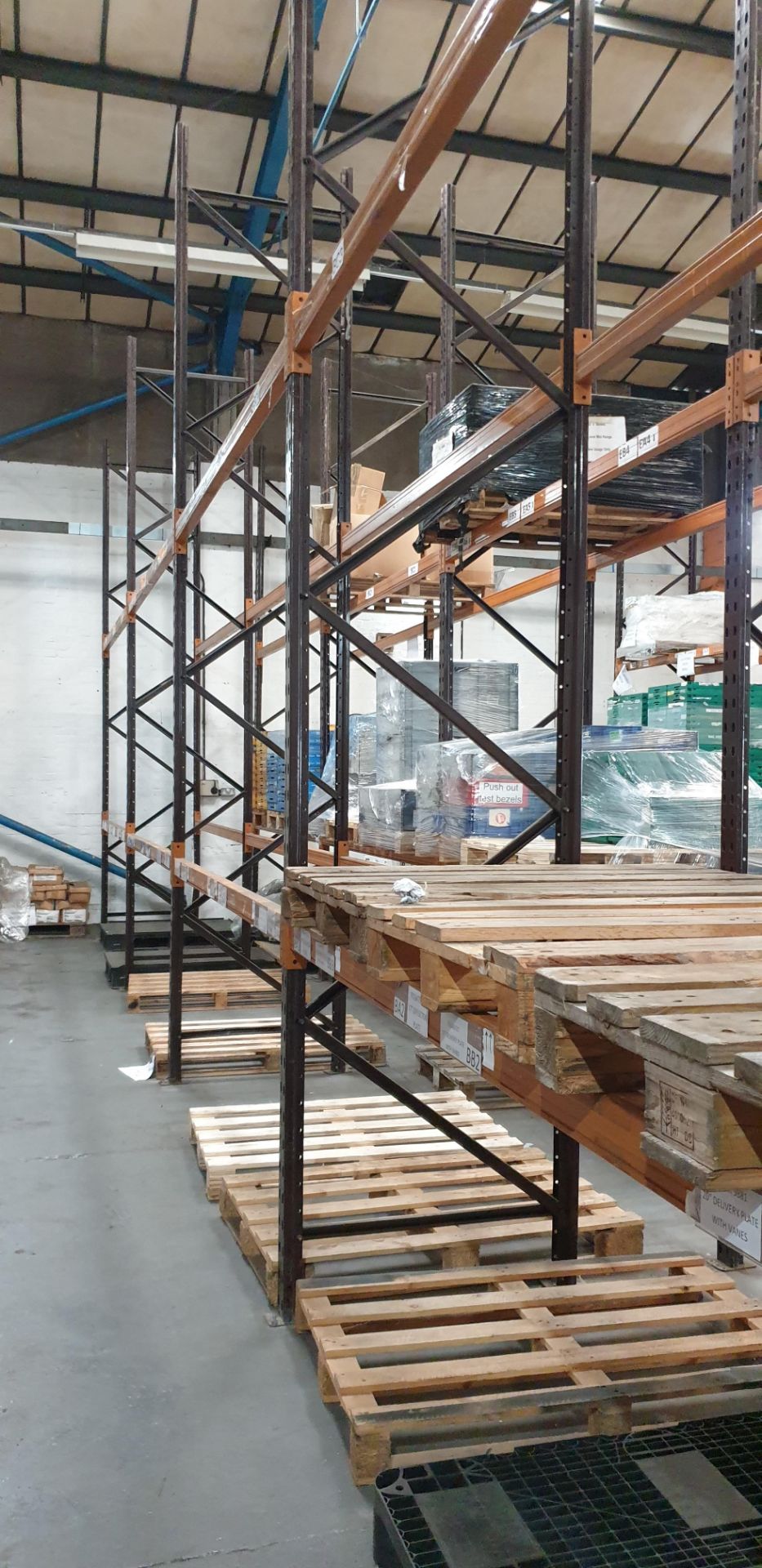 Racking In Bay 1 Comprising: - 17 Approx. 4.5mtr Uprights - 28 Pairs Of Beams