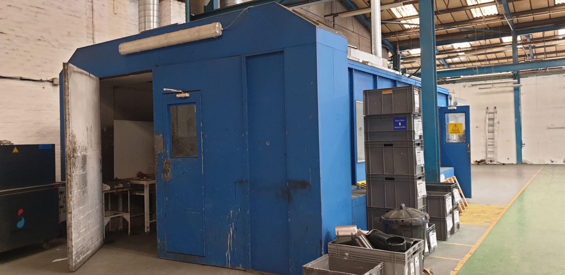 Unknown Drying Oven, Approx. 4.5 X 3.5mtr With A Dual Station Paint Spray Booth , With Fume Extracti - Image 3 of 3