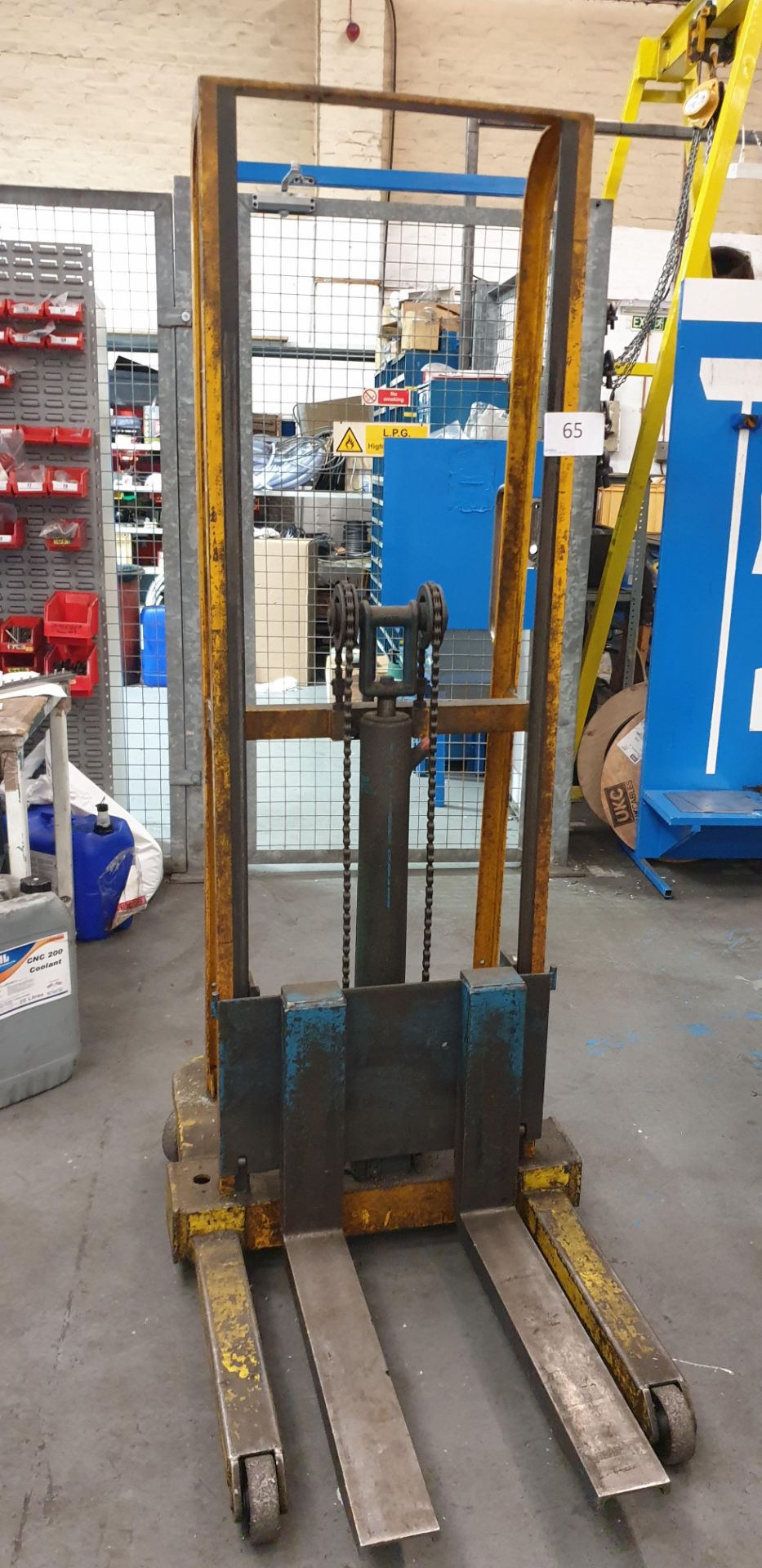 Coolie Hydraulic Tool Lifter