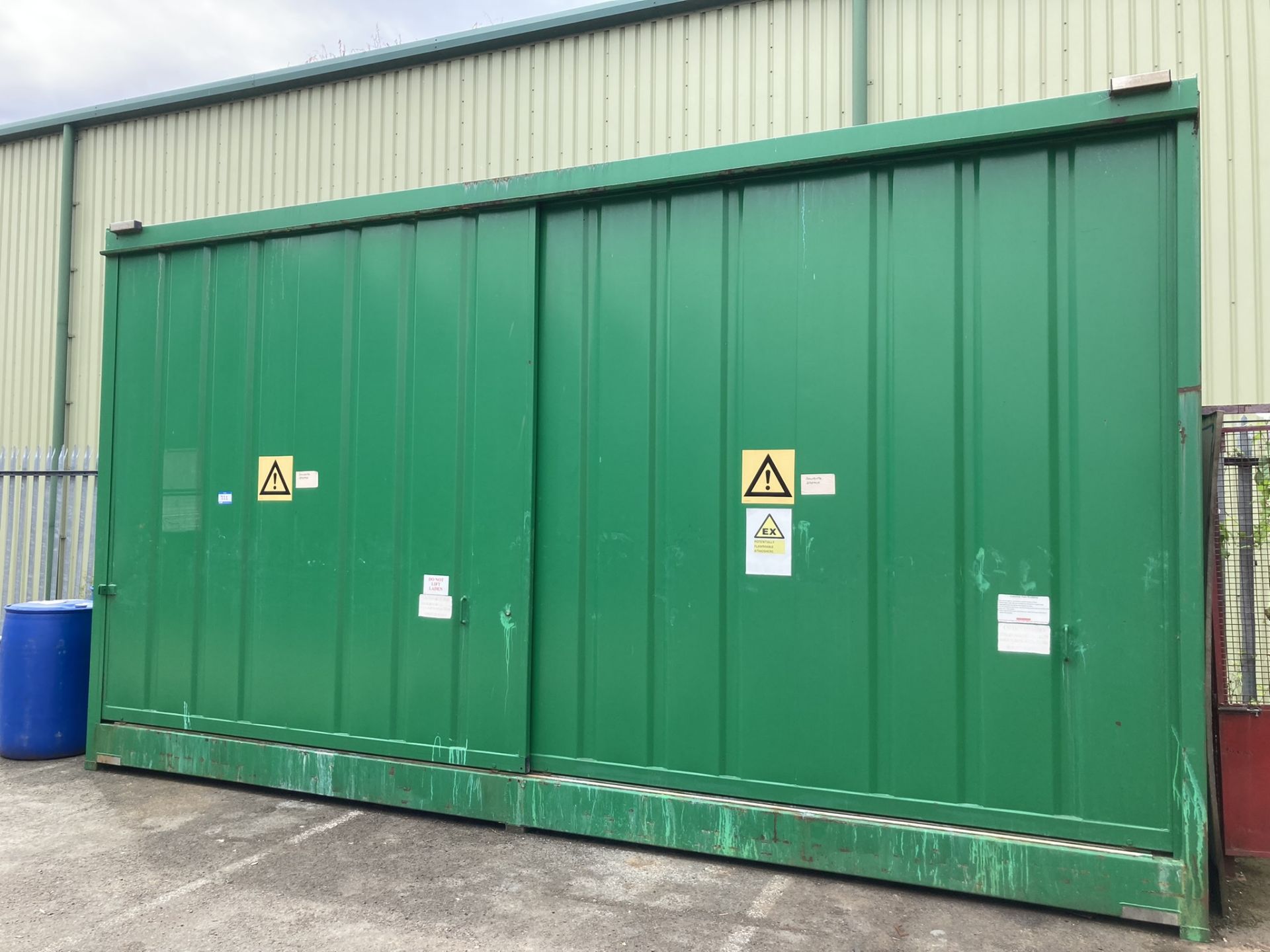 Unknown Dual Level Chemical Storage Cabinet, Lockable, Approx 6m x 1.3m x 4m (Note: Cabinets Will be - Image 2 of 2