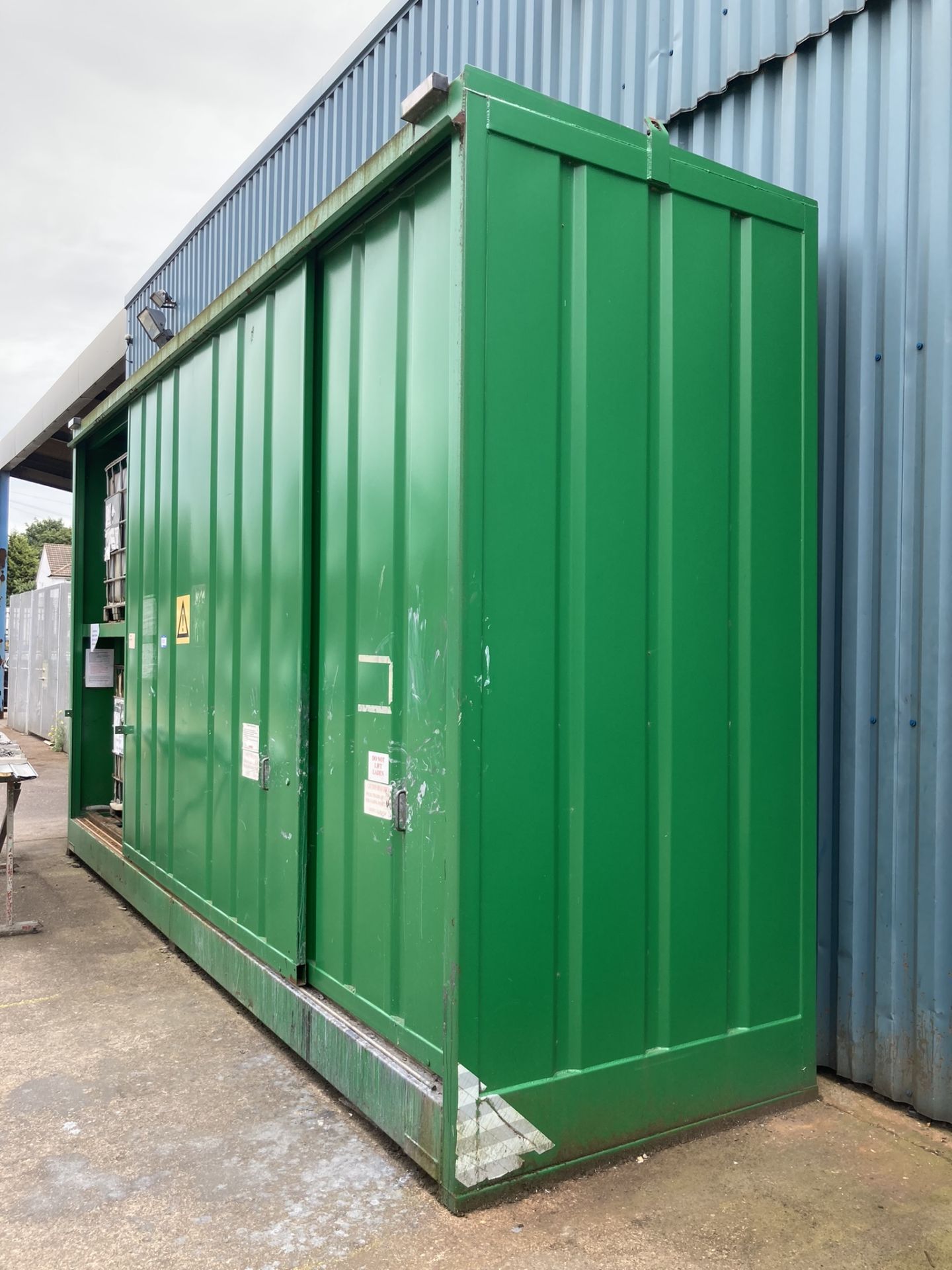 Unknown Dual Level Chemical Storage Cabinet, Lockable, Approx 6m x 1.3m x 4m (Note: Cabinets Will be - Image 2 of 2