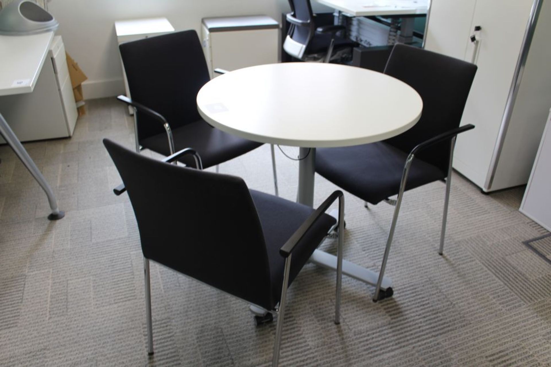 White Melamine Height Adjustable Table with 3 Brunner Fina Meetings Chairs 800mm Diameter