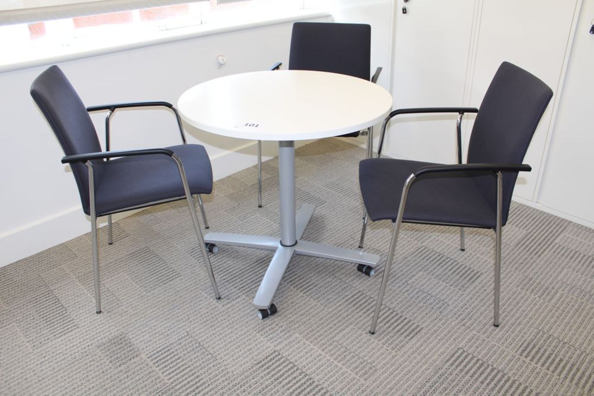 White Melamine Height Adjustable Table with 3 Brunner Fina Meetings Chairs 800mm Diameter