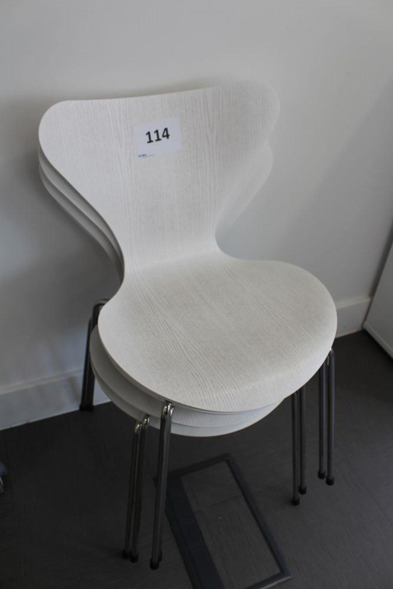 4 Fritz Hansen Series 7 White Bentwood Chairs