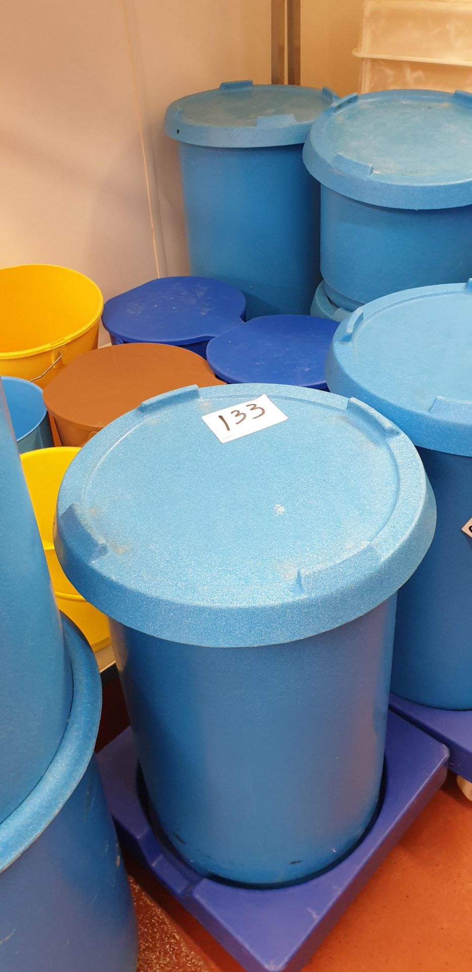 15 x Variety of Colours Circular Plastic Bins - Image 2 of 3