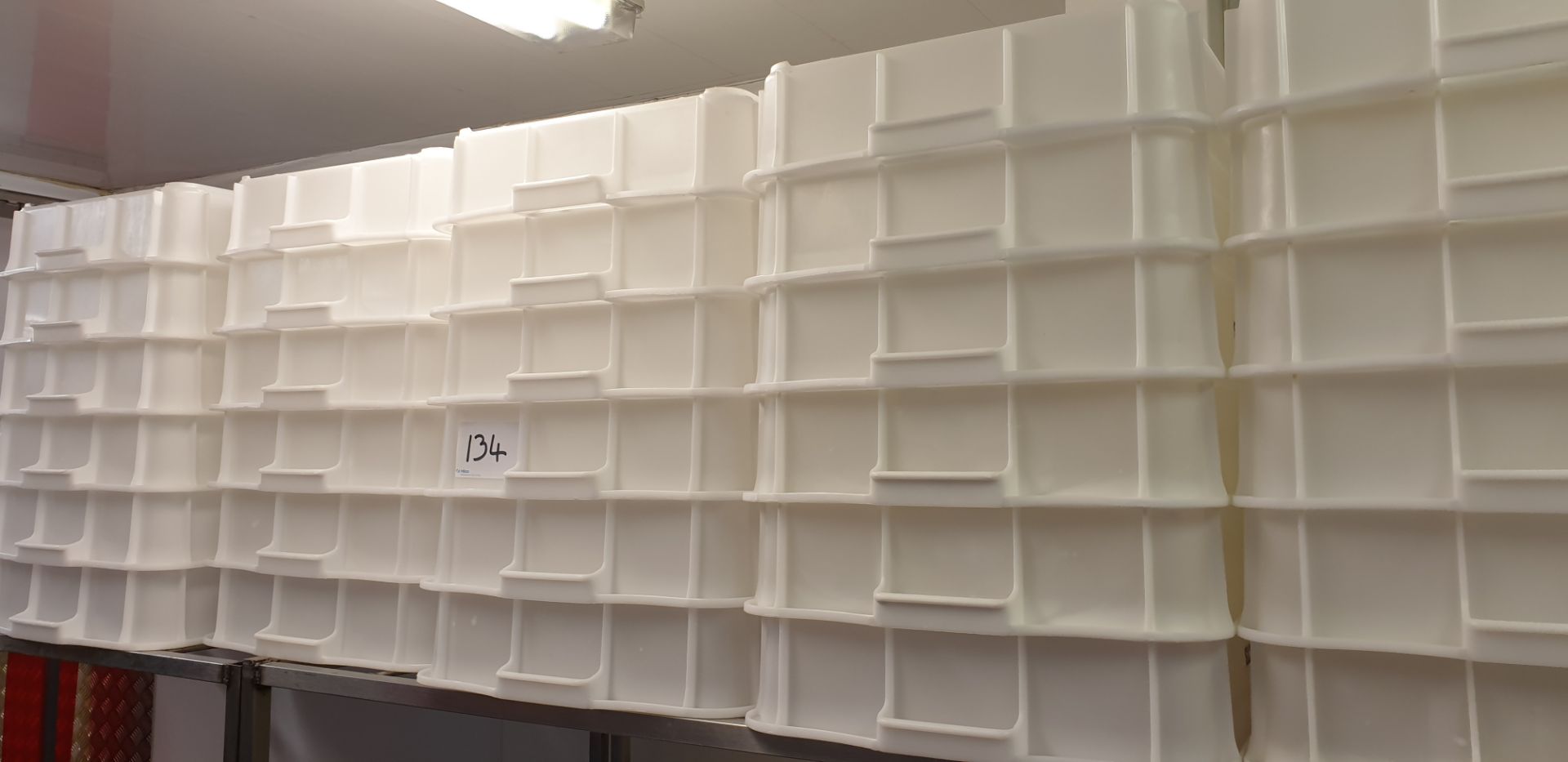 30 x Plastic White Food Trays, 0.69m(l) x 0.45m(w) x 0.13m(h)