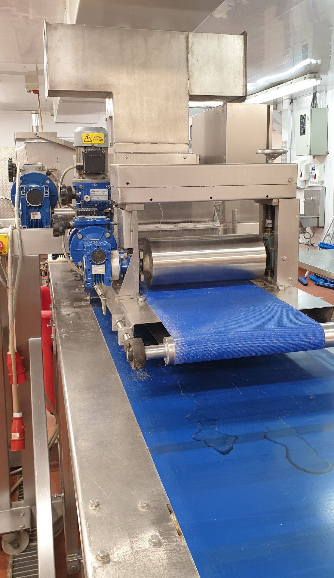 Total Bakery Solutions Sheeter complete with 6m Endless Belt Conveyor - Image 4 of 5