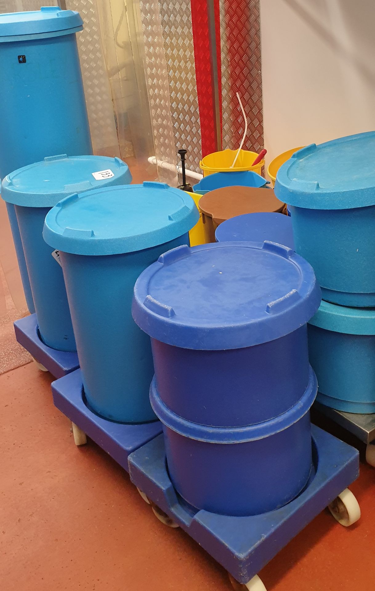 15 x Variety of Colours Circular Plastic Bins - Image 3 of 3