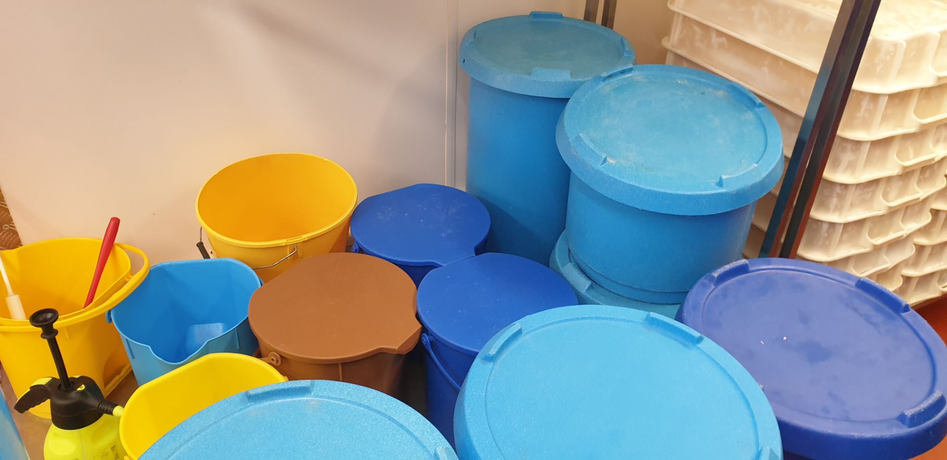 15 x Variety of Colours Circular Plastic Bins