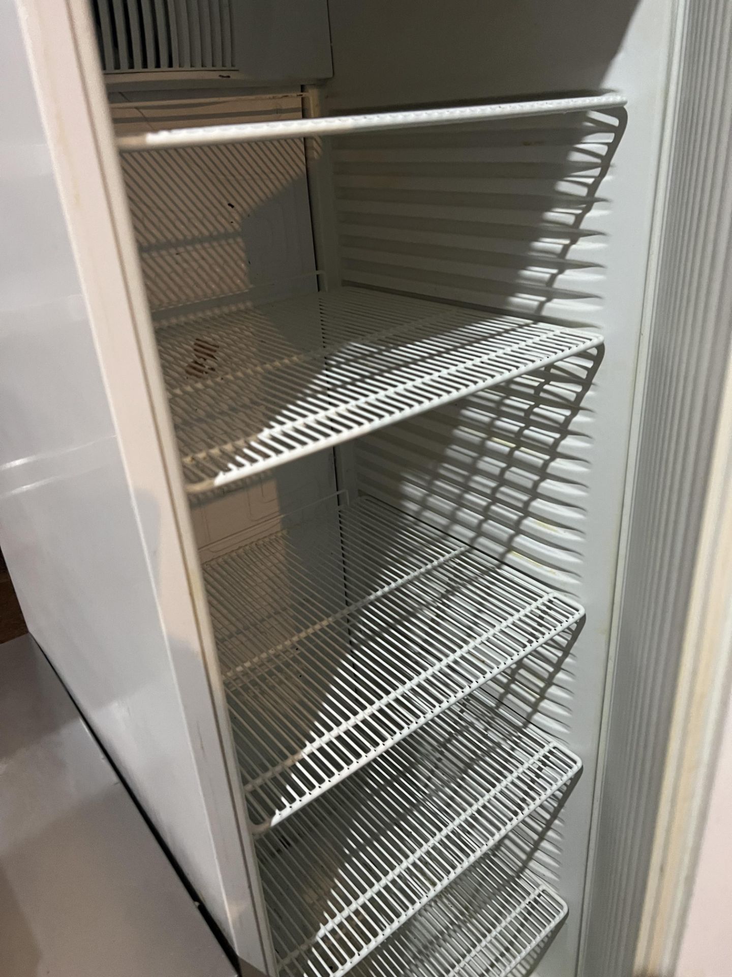 Liebherr White commercial fridge 600mm wide - Image 2 of 3