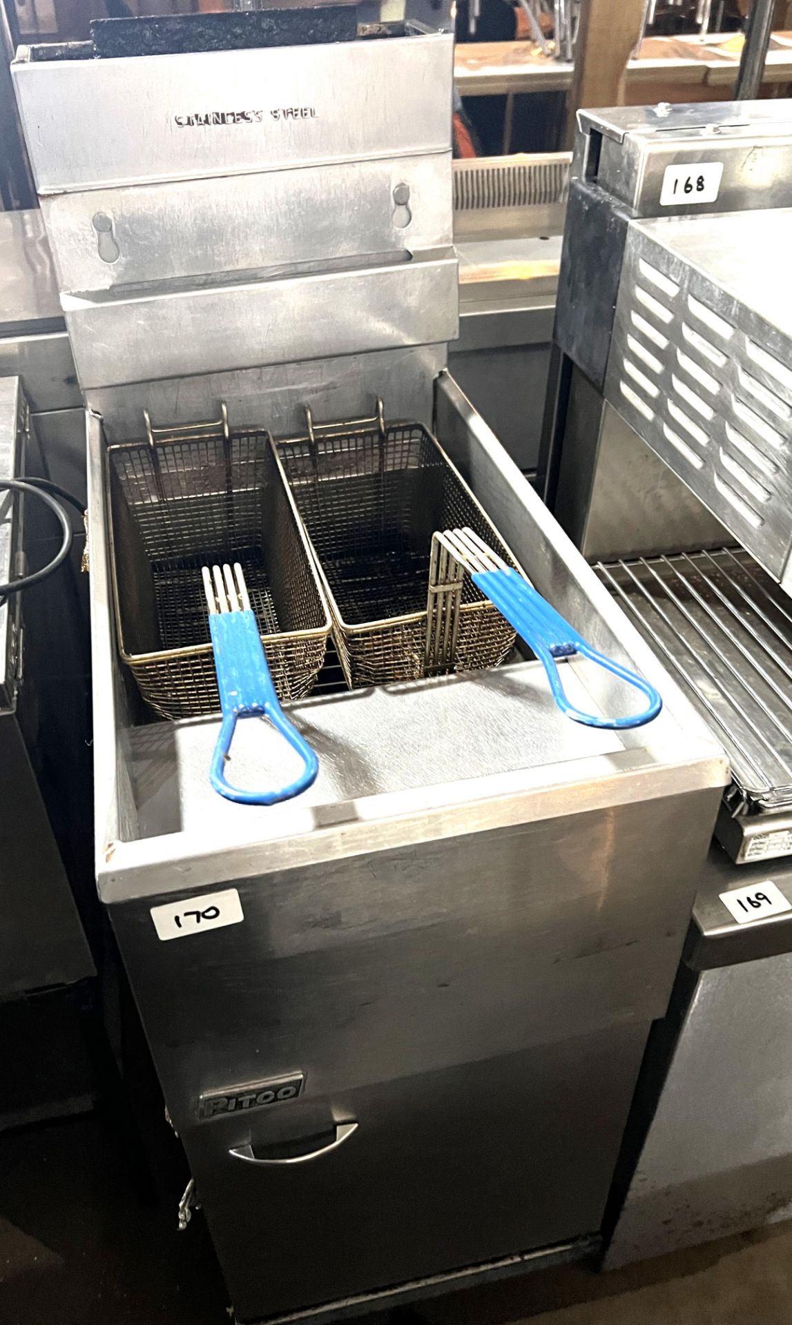 Pitco twin basket fryer, Nat gas 400mm wide