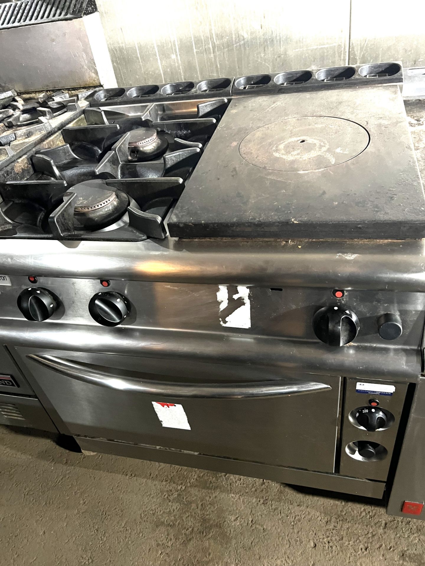 Gas wide double ring plus solid top cooker with oven, 800mm wide