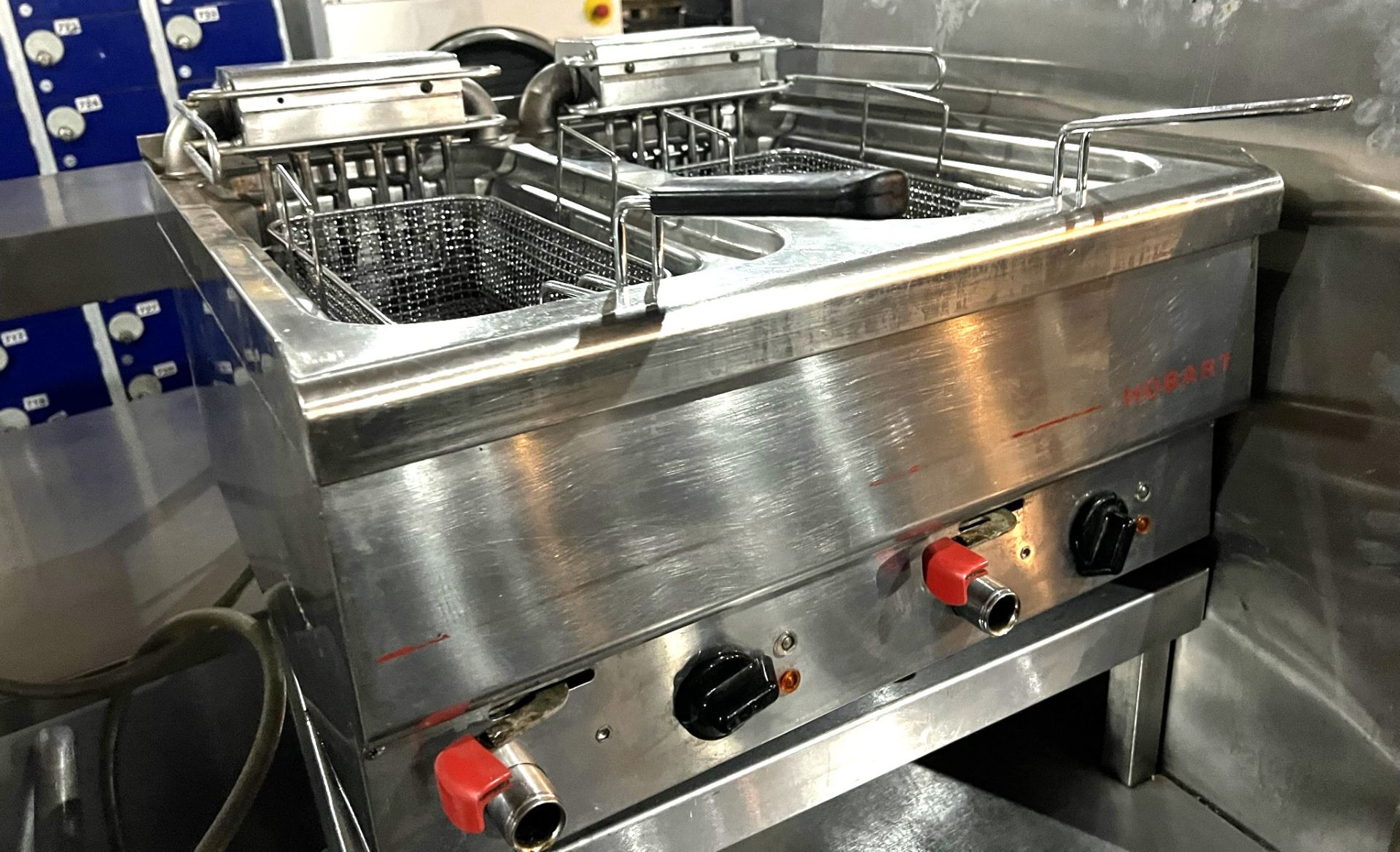 Hobart Twin Basket 3 Phase electric Fryer, Tabletop 600mm wide - Image 3 of 3