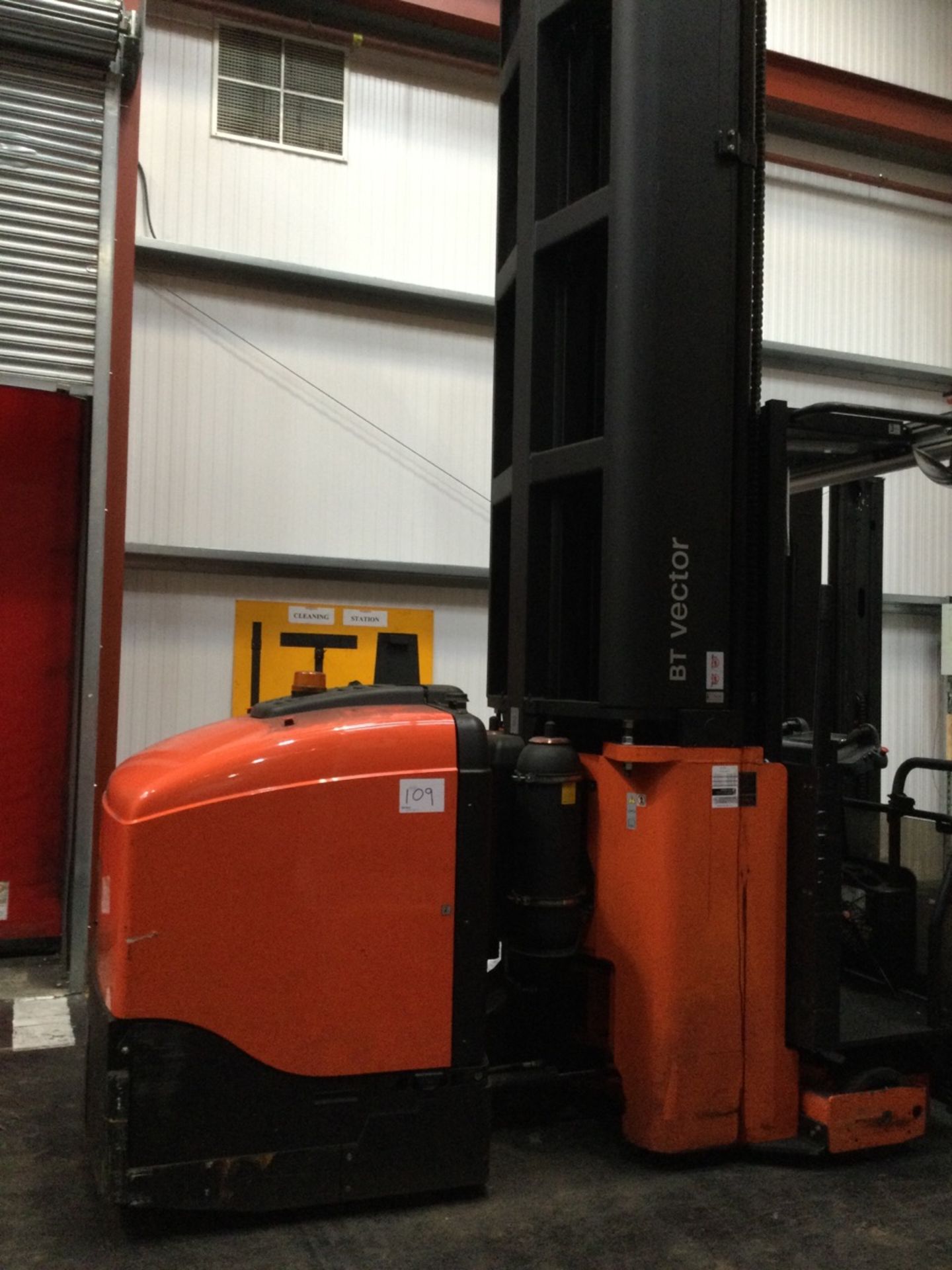 1 BT (Toyota) Vector, VCE 150A, Very narrow aisle electric forklift with charger, Serial Number: 64 - Image 2 of 5