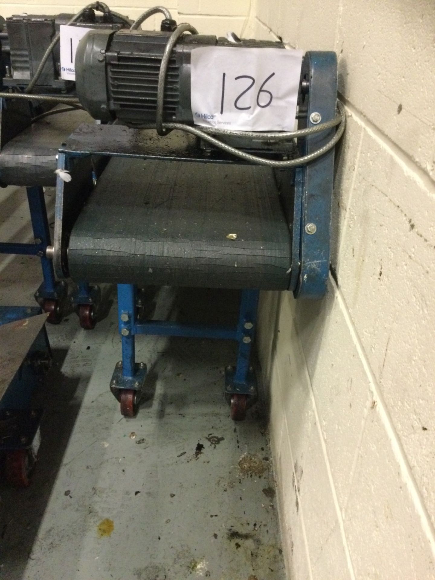 1: Unknown, Electric Parts Conveyor, 32 X 220 Cm, Adjustable Legs At One End - Image 2 of 2
