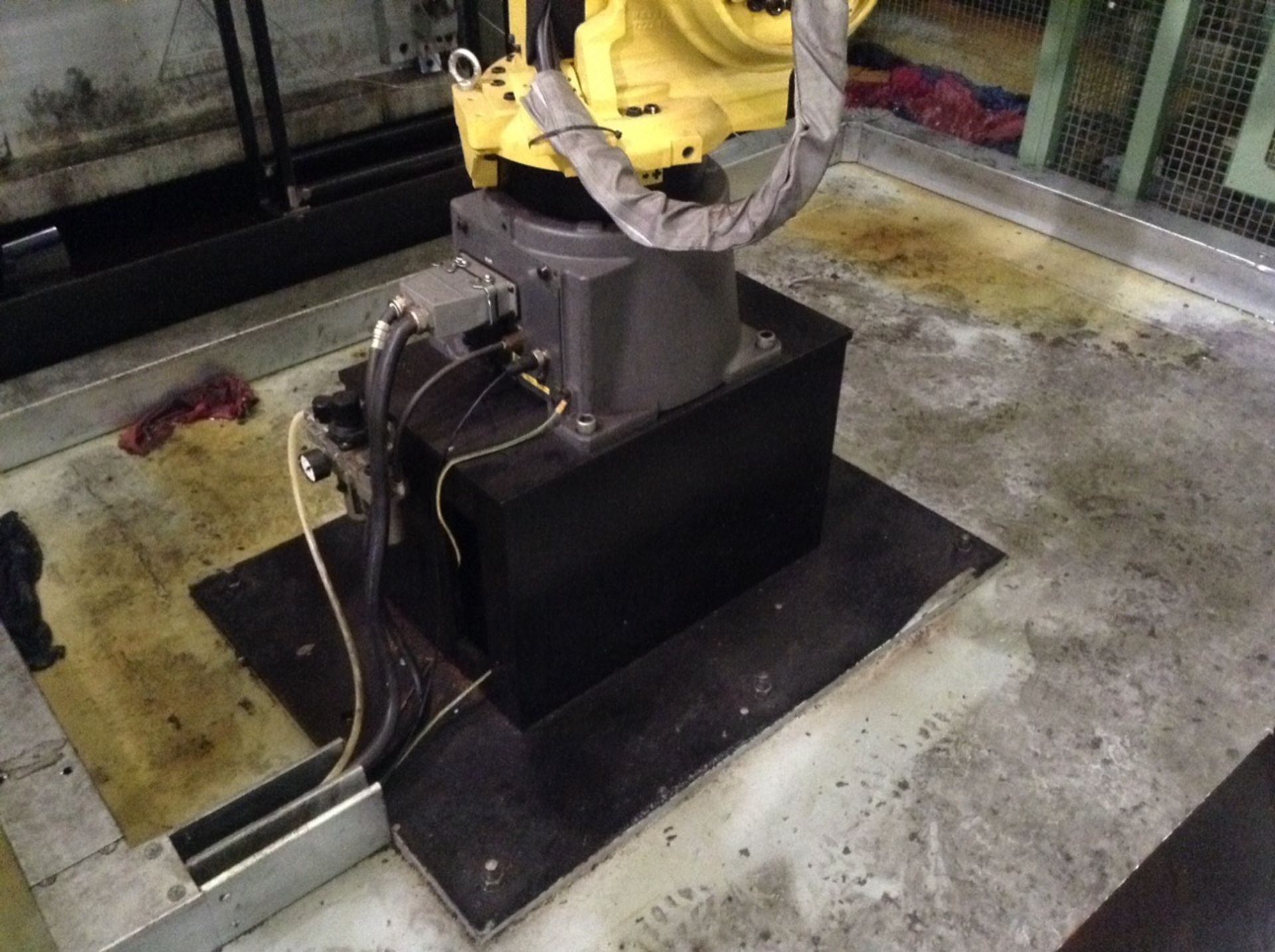 1 Fanuc , M-20iA12L , 6-axes 12kg payload Robot, floor mounted, with Controller Model R30iB And a Ke - Image 5 of 5