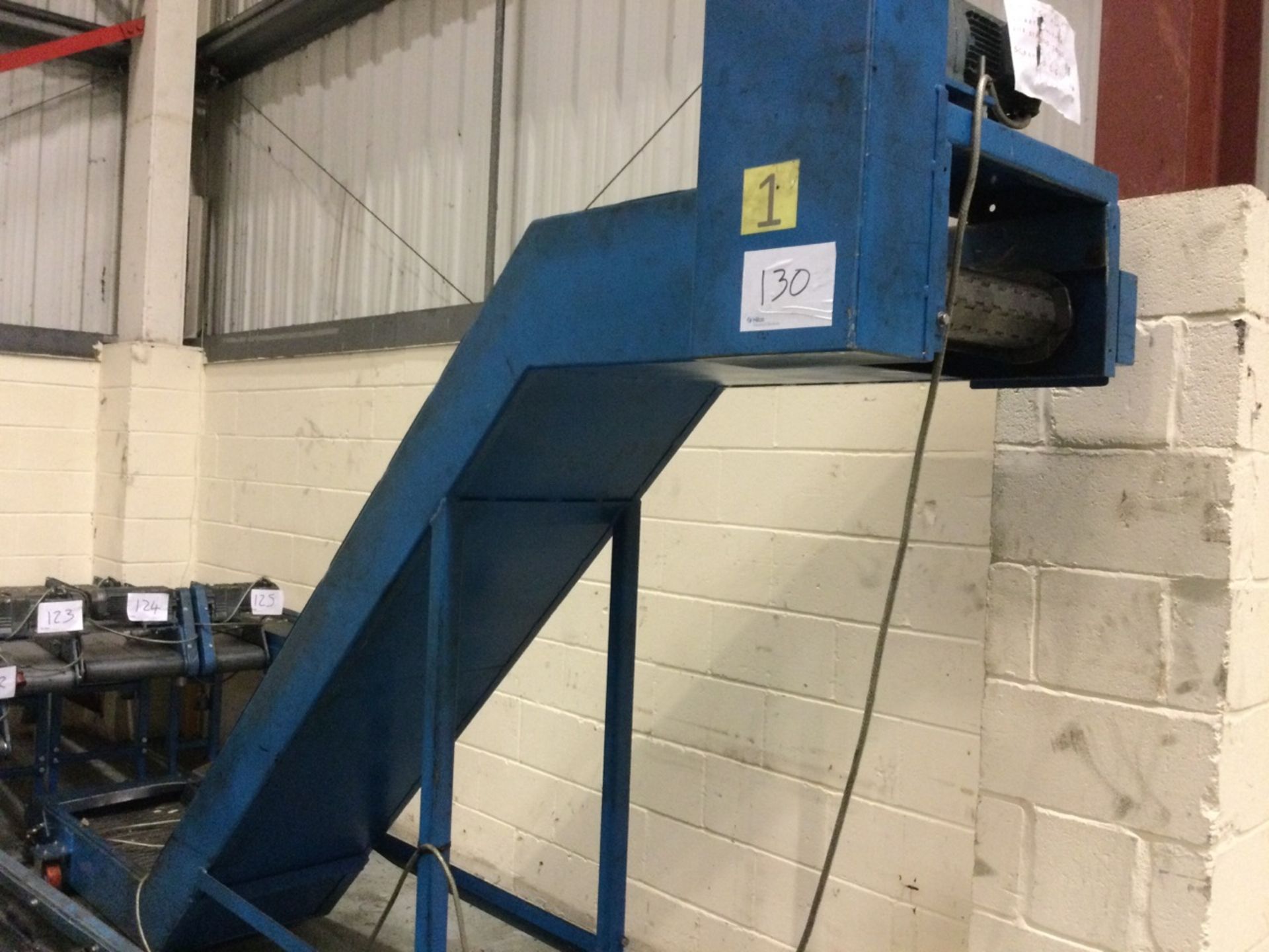 1, Inclined Parts Conveyor, 46 X 430 Cm Approx., With Steel Belt