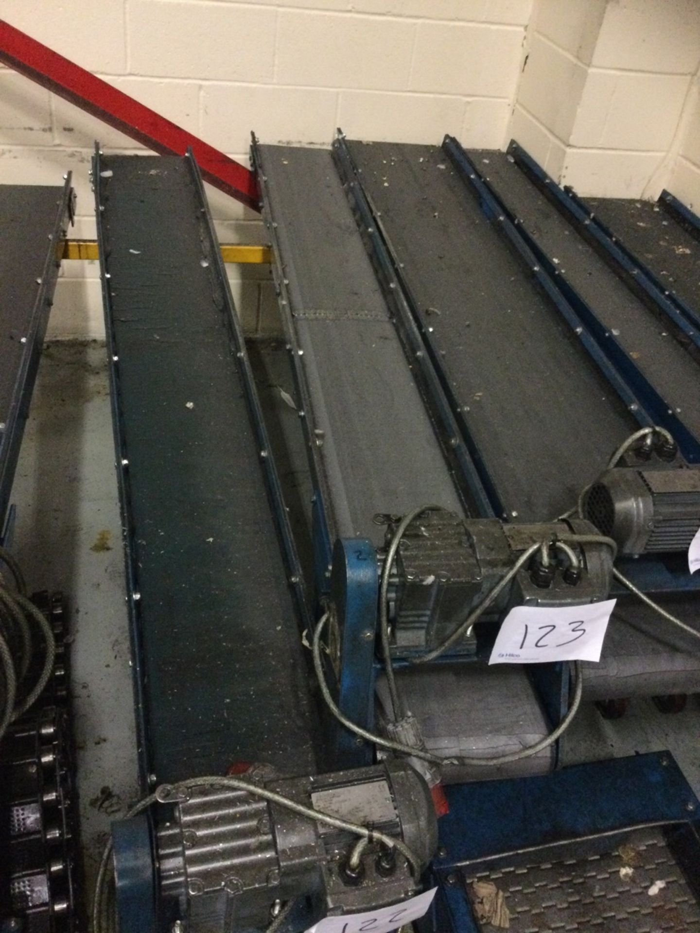 1: Unknown, Electric Parts Conveyor, 25 X 220 Cm, Adjustable Legs At One End