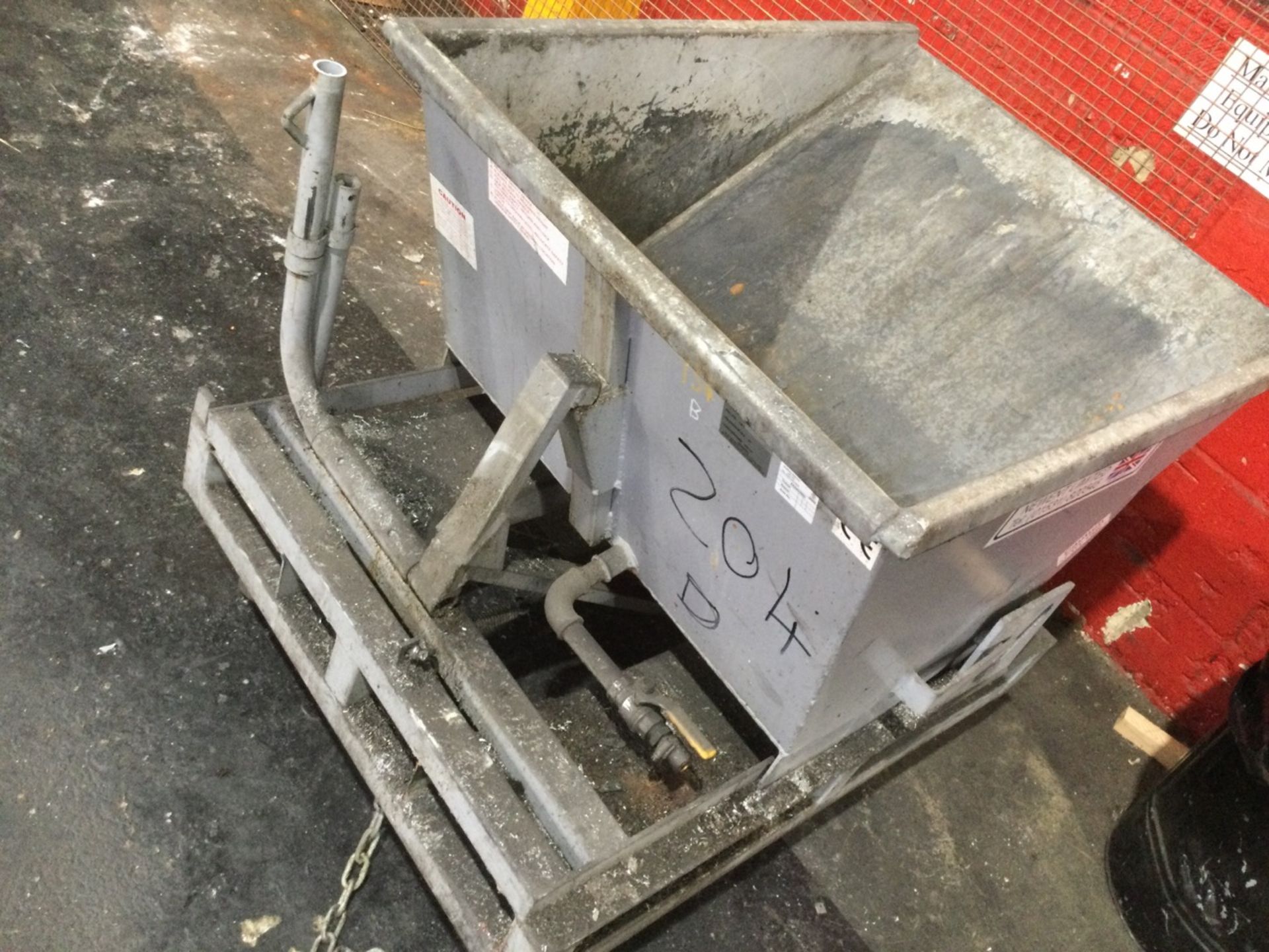 1 Unknown, Small Sized Fork Lift Tipping Skip With