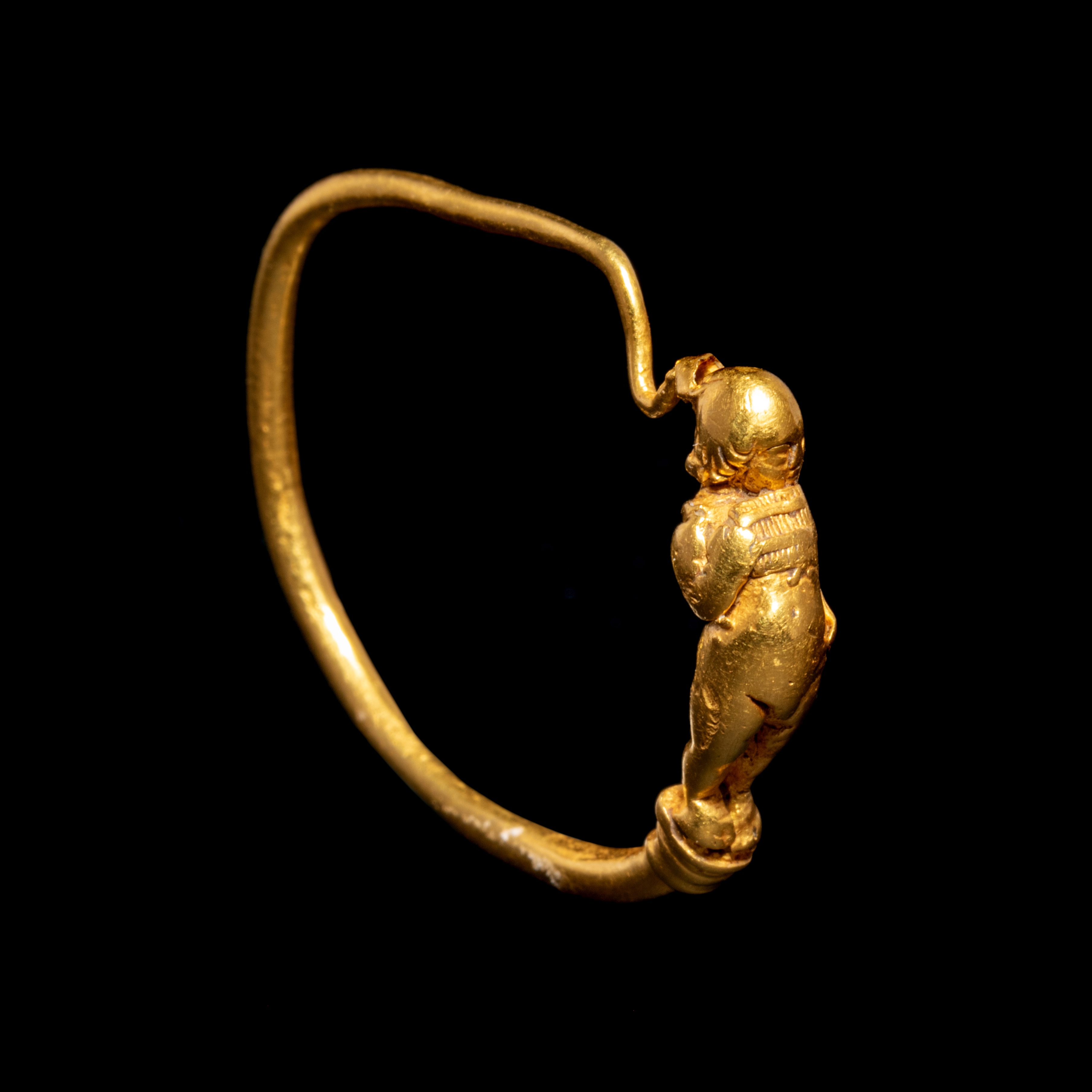 A Hellenistic Gold Earring with Eros Playing the Flute Diameter 1 1/8 inches (3 cm). - Image 4 of 9