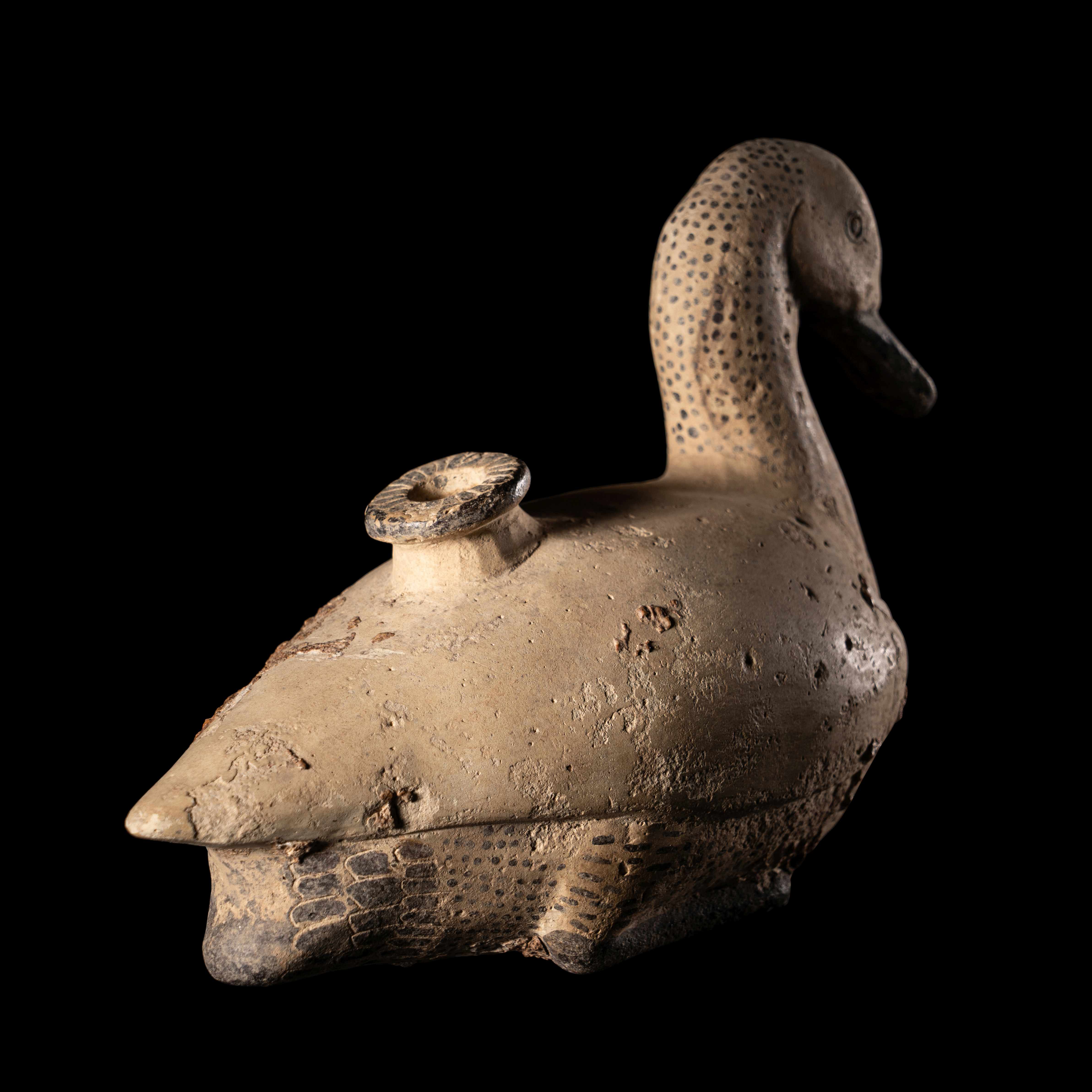 An East Greek Pottery Duck Askos Width 5 1/2 inches (14 cm). - Image 5 of 10