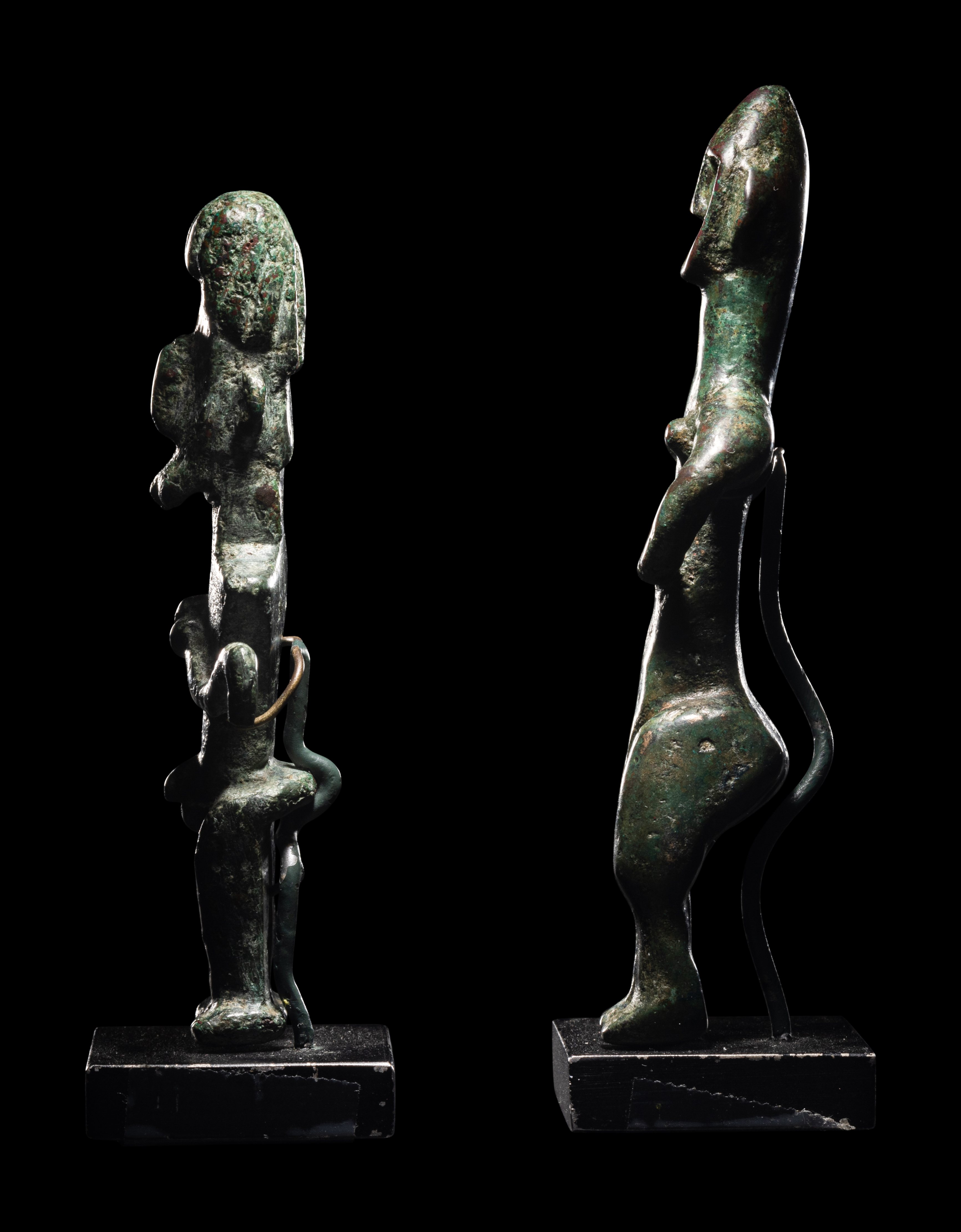 Two Amlash Bronze Figures of a Male and Female Height of tallest 3 1/8 inches (8 cm). - Image 3 of 4