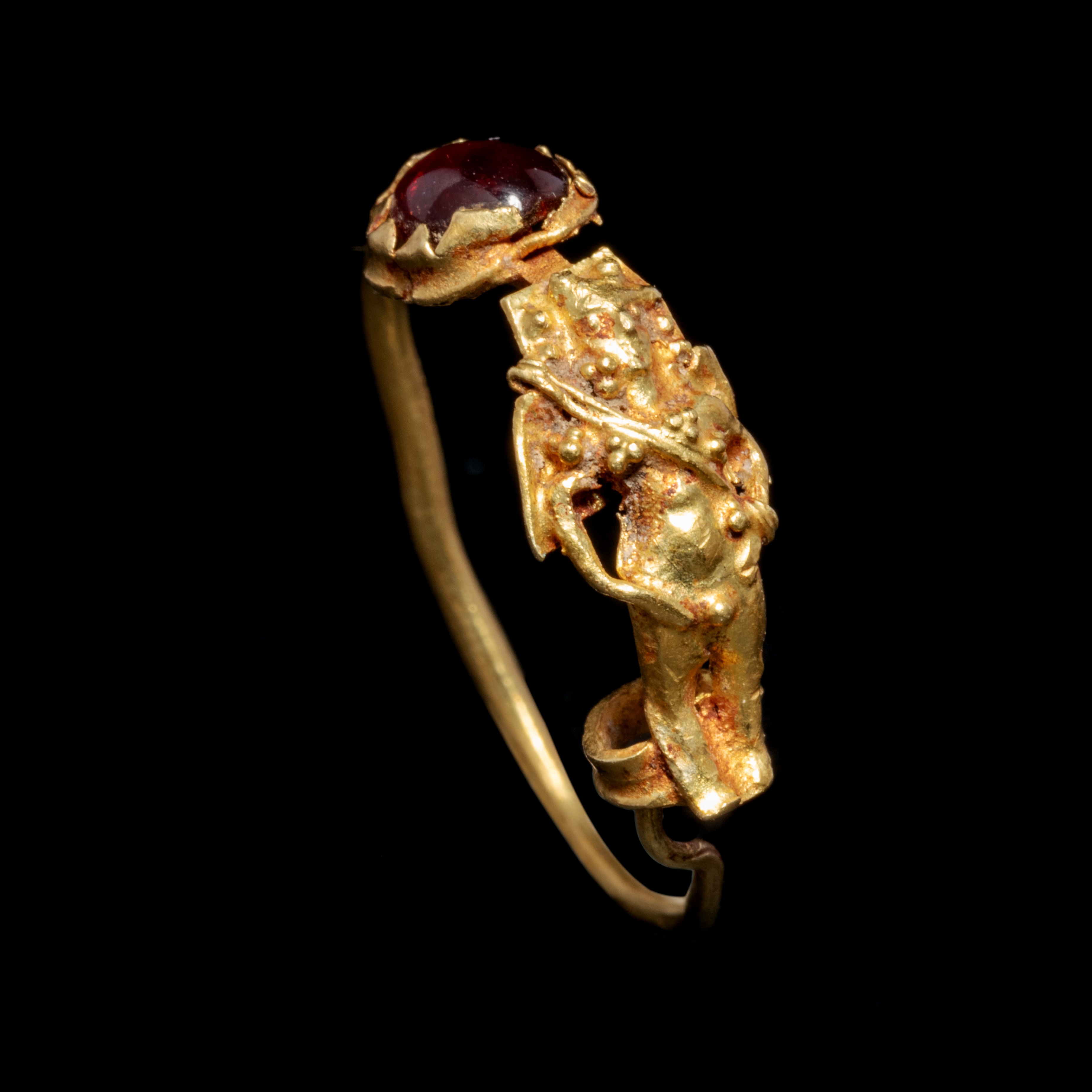 A Greek Gold and Garnet Earring with Eros Diameter 1 inch (2.5 cm). - Image 3 of 6