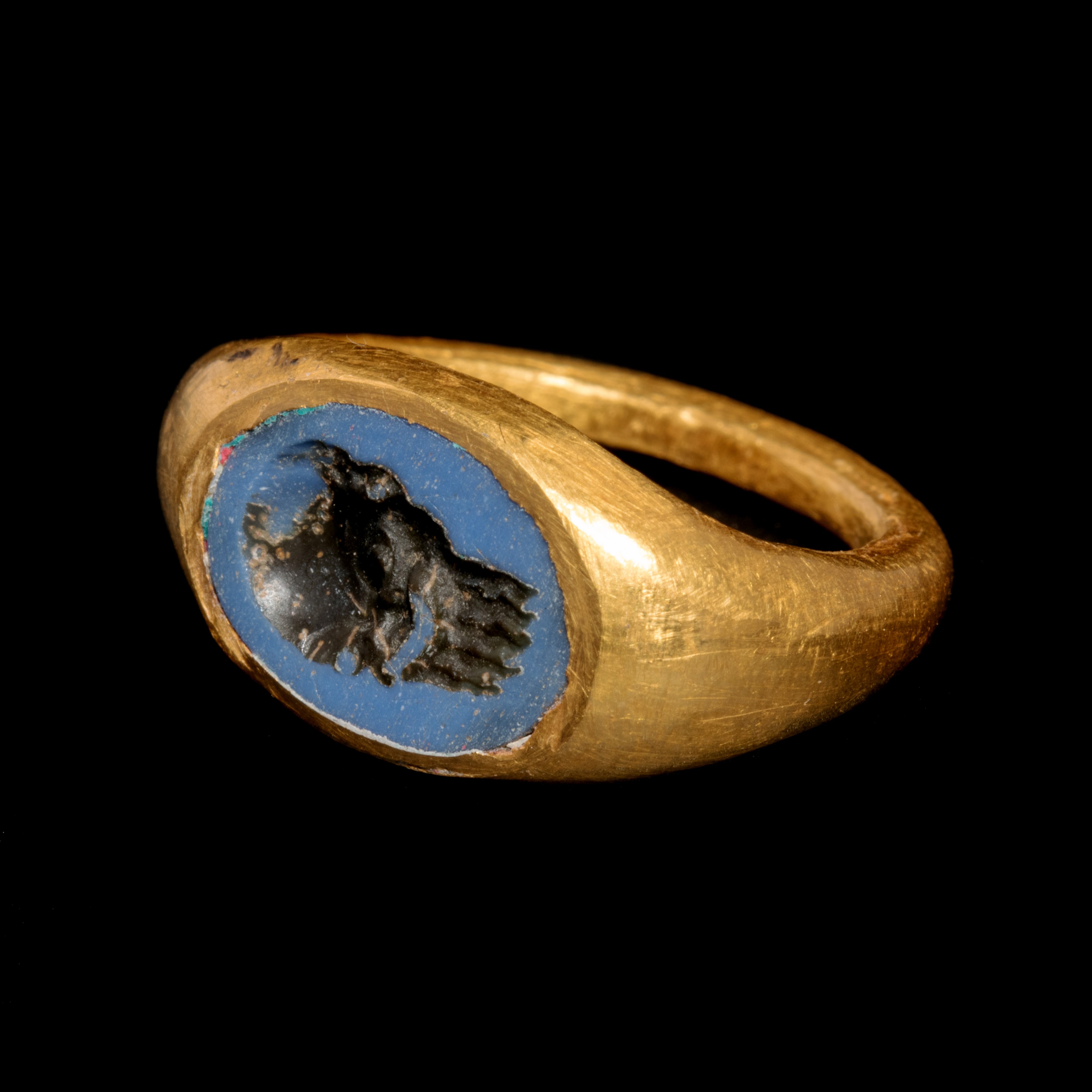 A Roman Gold Finger Ring with Jasper Intaglio of a Theater Mask Ring size 3 1/4; Diameter of intagli - Image 2 of 2