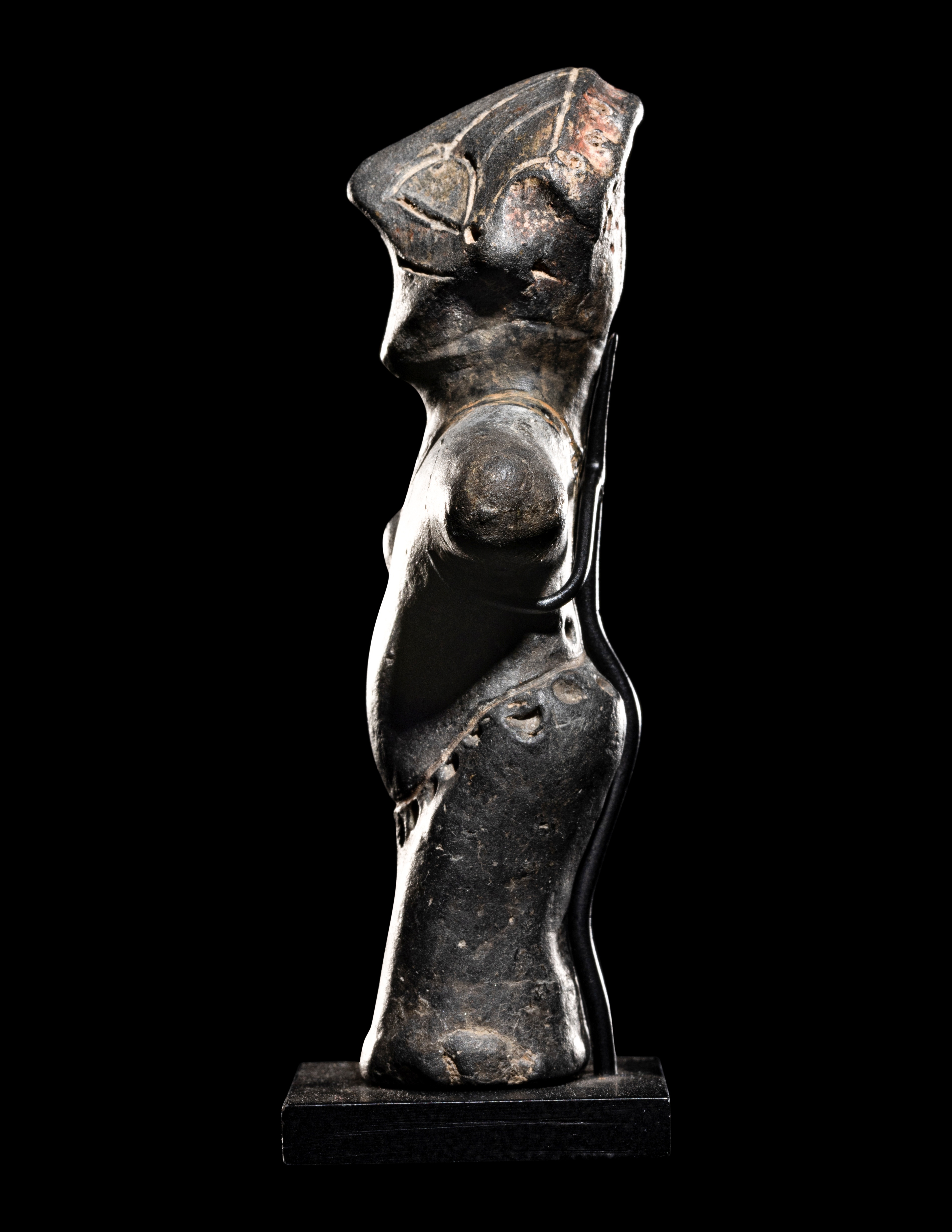 A VinÄa Terracotta Female Figure  Height 4 inches (10.4 cm). - Image 9 of 12