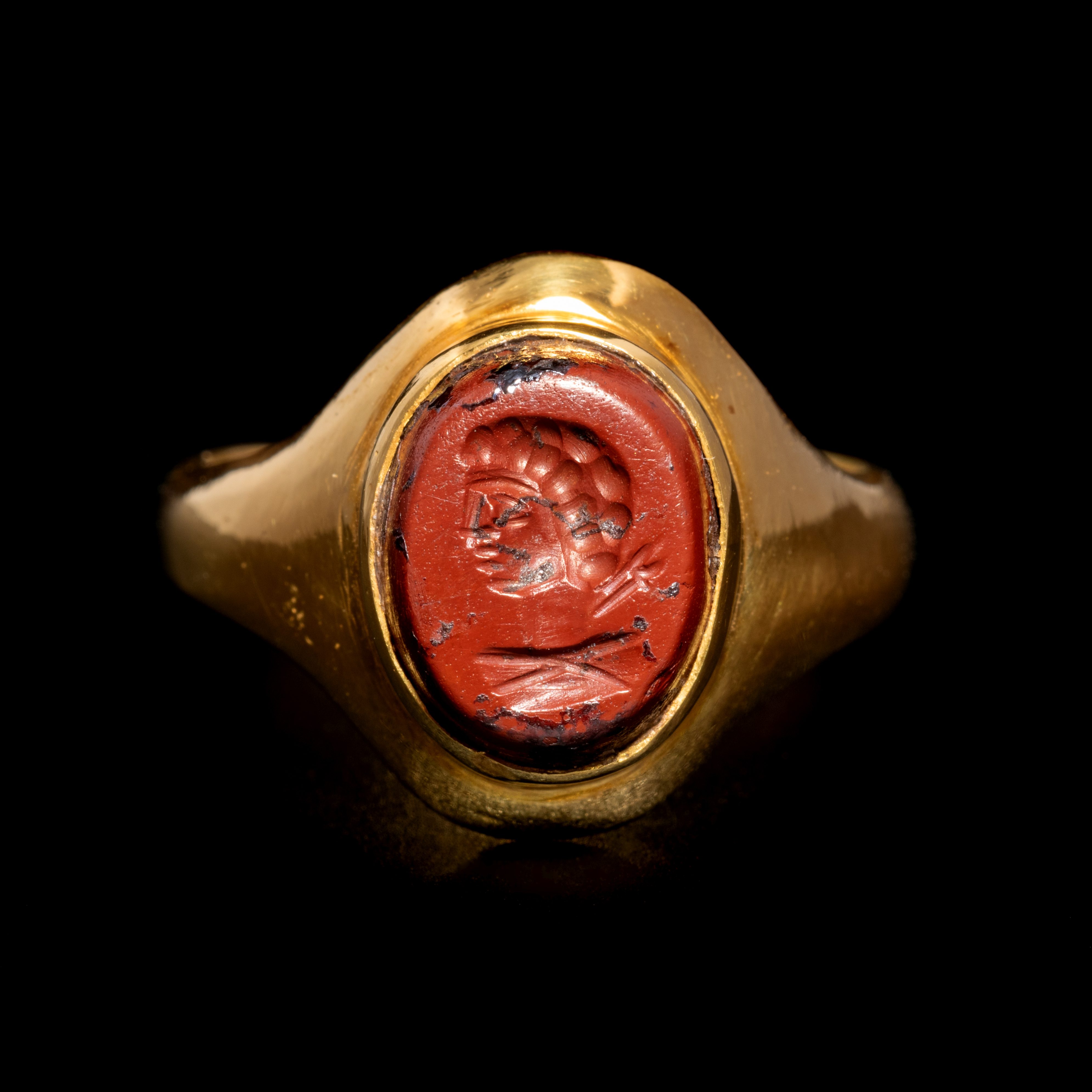 A Roman Gold and Red Jasper Finger Ring Engraved with the Bust of a Man Ring size 6 1/2; Diameter of - Image 2 of 3