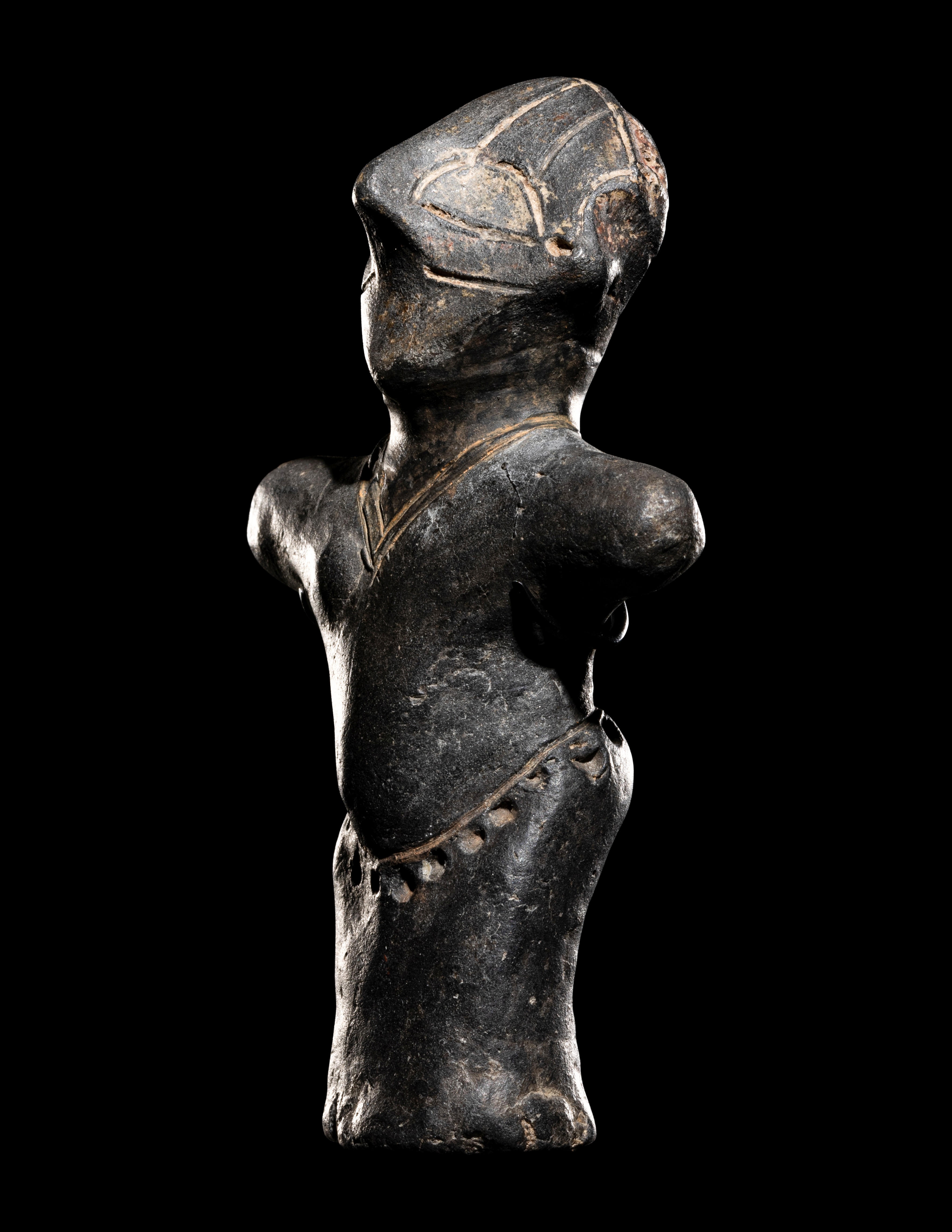 A VinÄa Terracotta Female Figure  Height 4 inches (10.4 cm). - Image 6 of 12