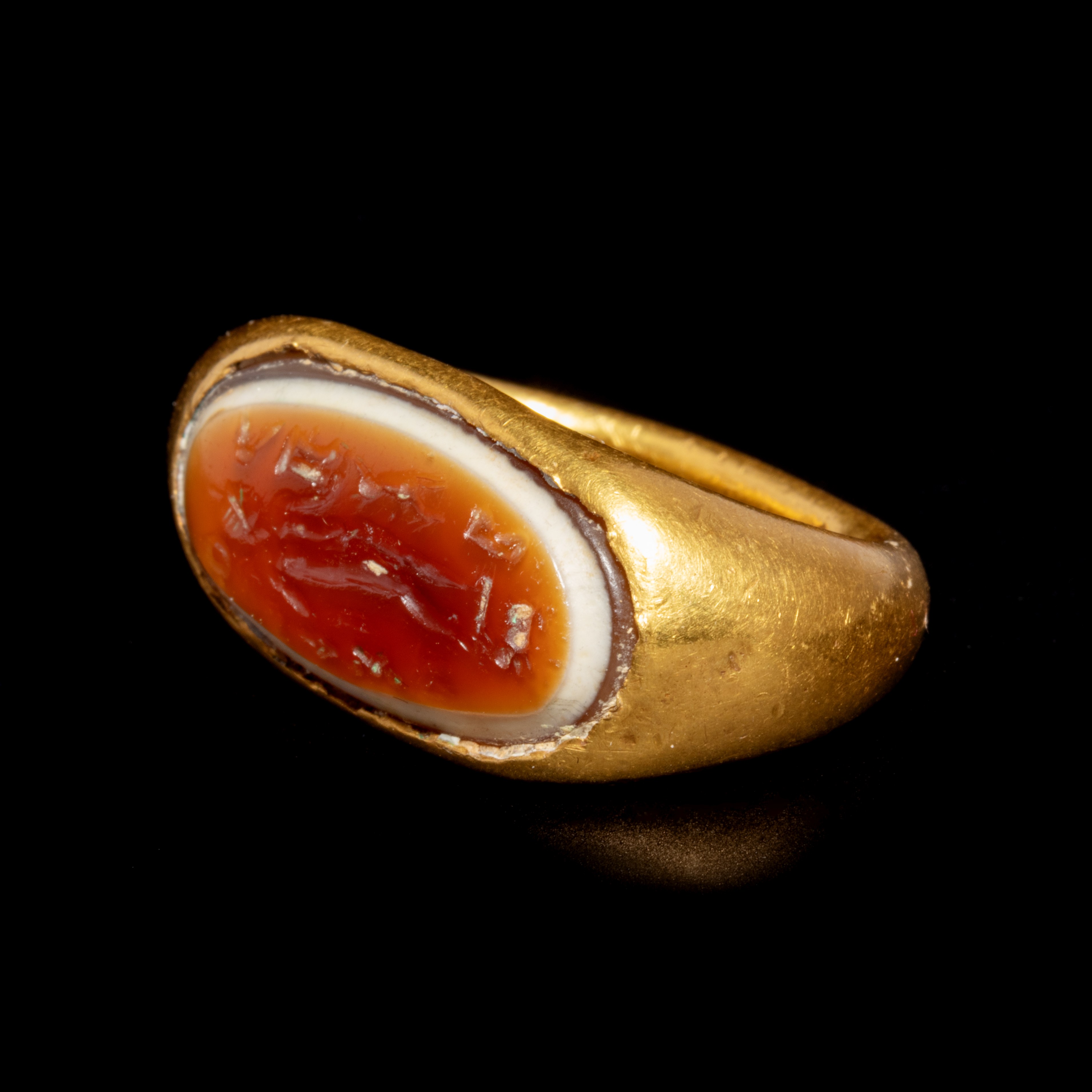 A Hellenistic Gold Finger Ring with Banded Agate Intaglio of Nude Deity Ring size 5 1/2; Diameter of - Image 3 of 3