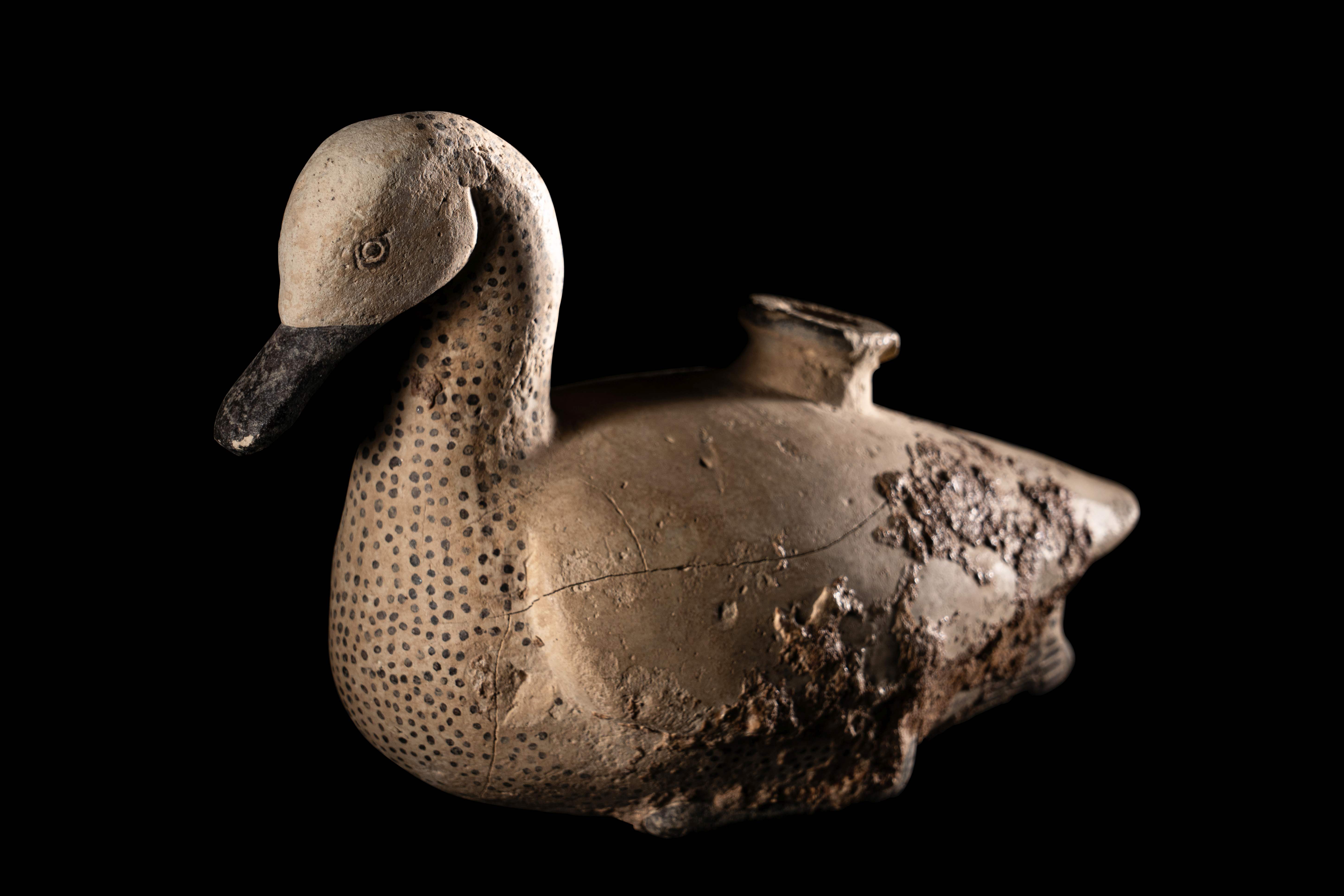 An East Greek Pottery Duck Askos Width 5 1/2 inches (14 cm).