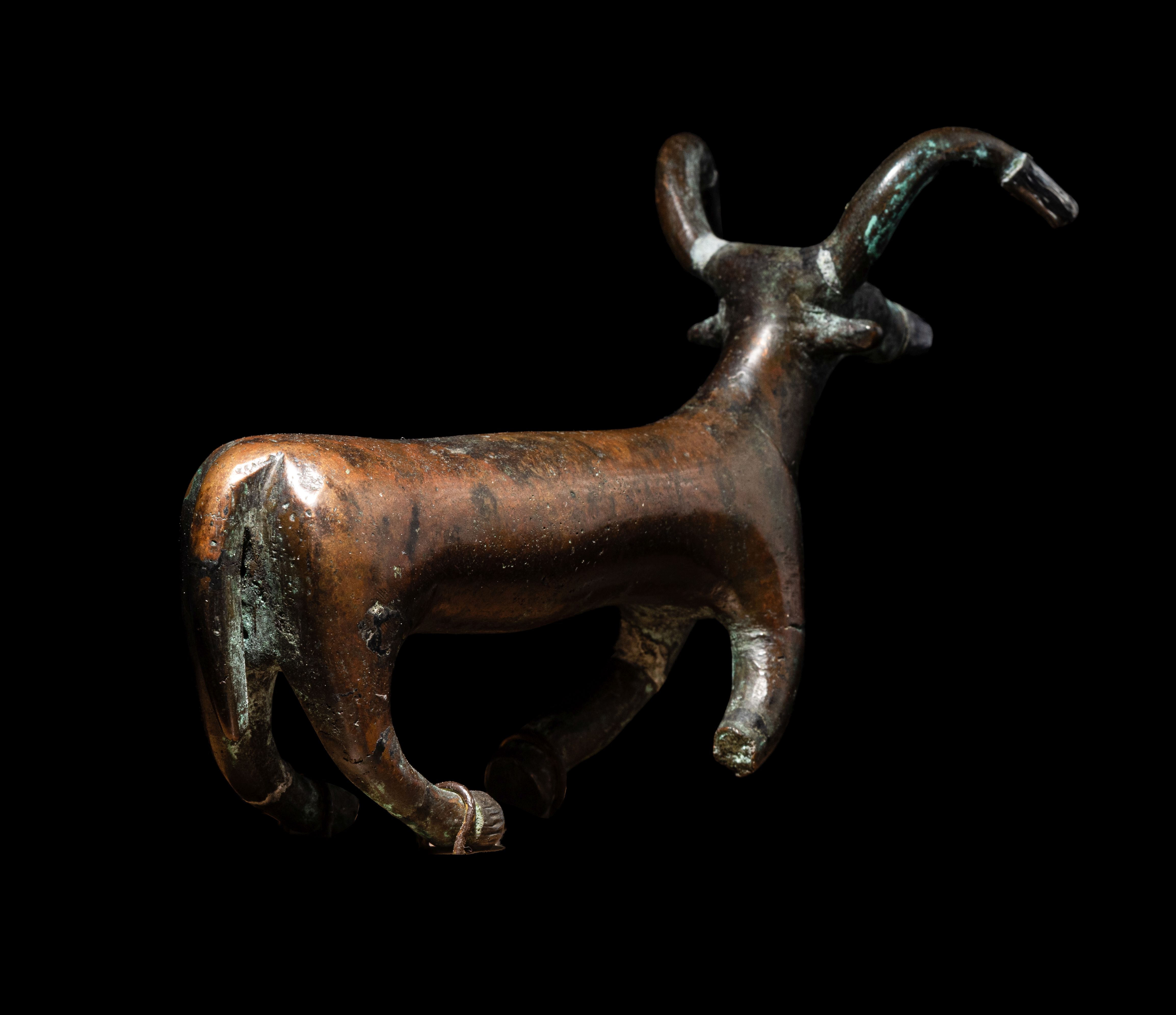 An Anatolian Bronze Bull Length 5 1/2 inches (14 cm). - Image 2 of 4