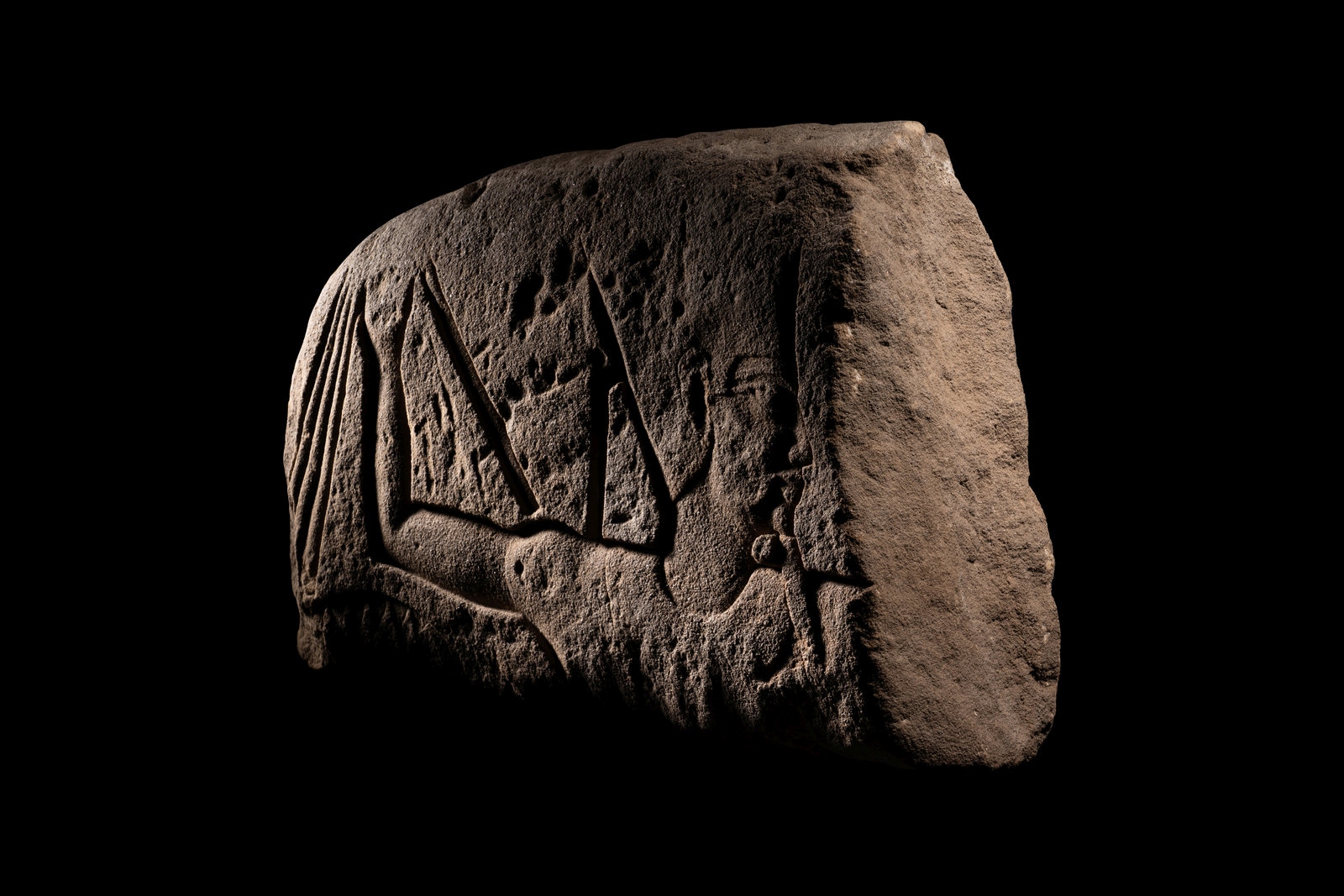 An Egyptian Sandstone Relief Length 17 1/2 inches (44.5 cm). - Image 2 of 3