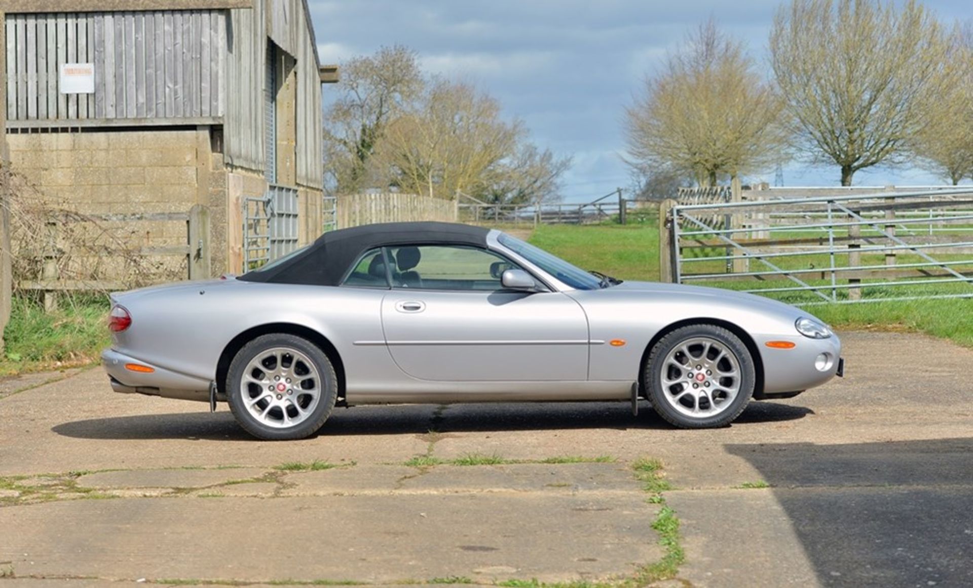 2002 Jaguar XKR Convertible - Image 7 of 9