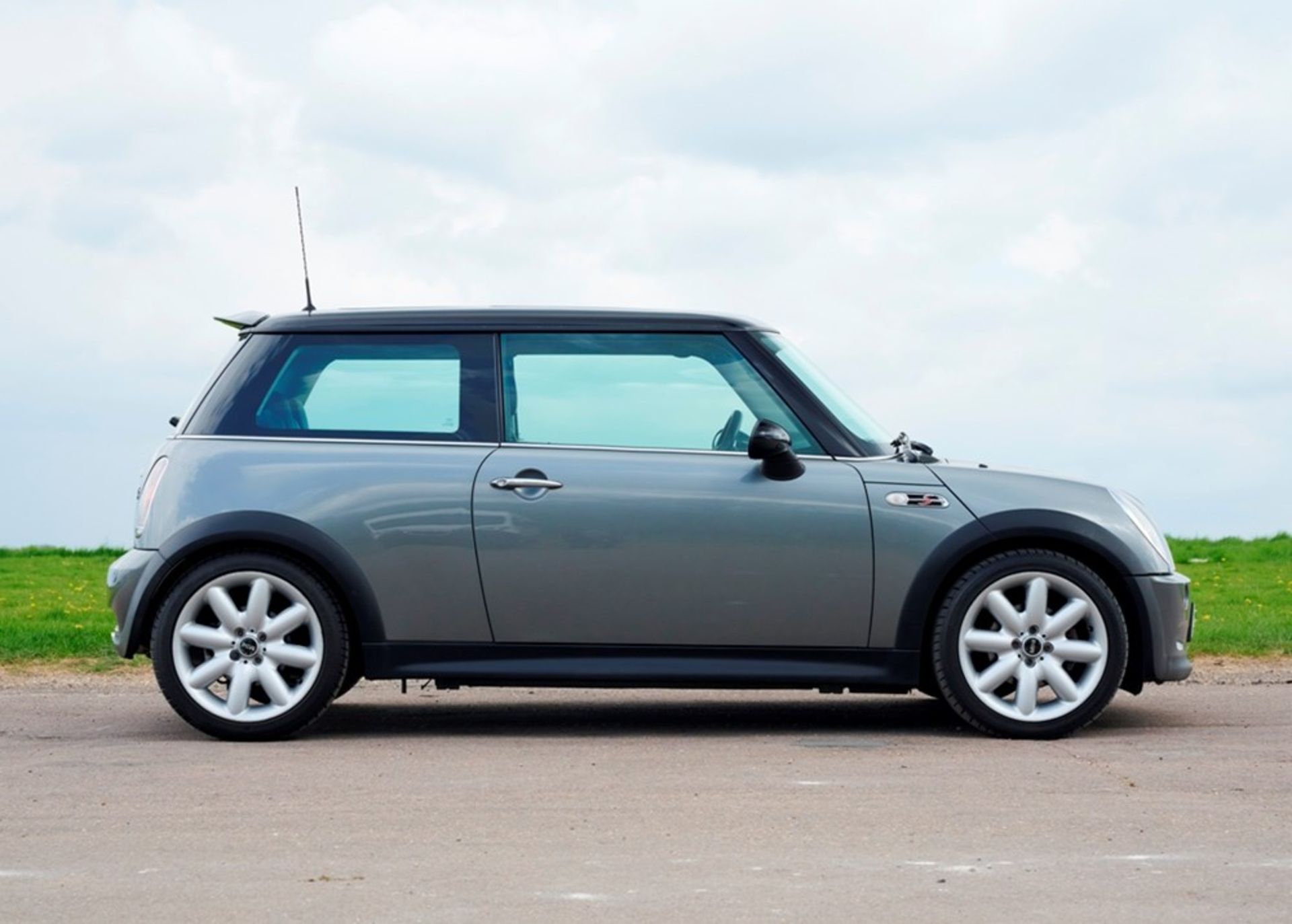 2003 Mini Cooper S (JCW) - Image 2 of 9