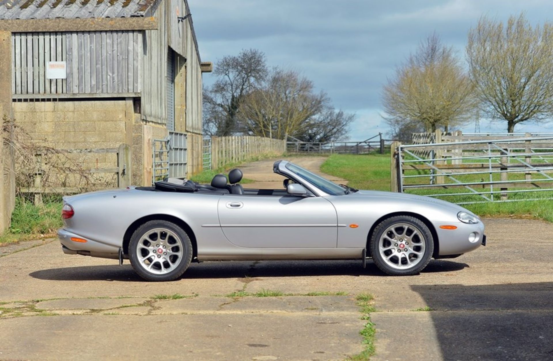 2002 Jaguar XKR Convertible - Image 2 of 9