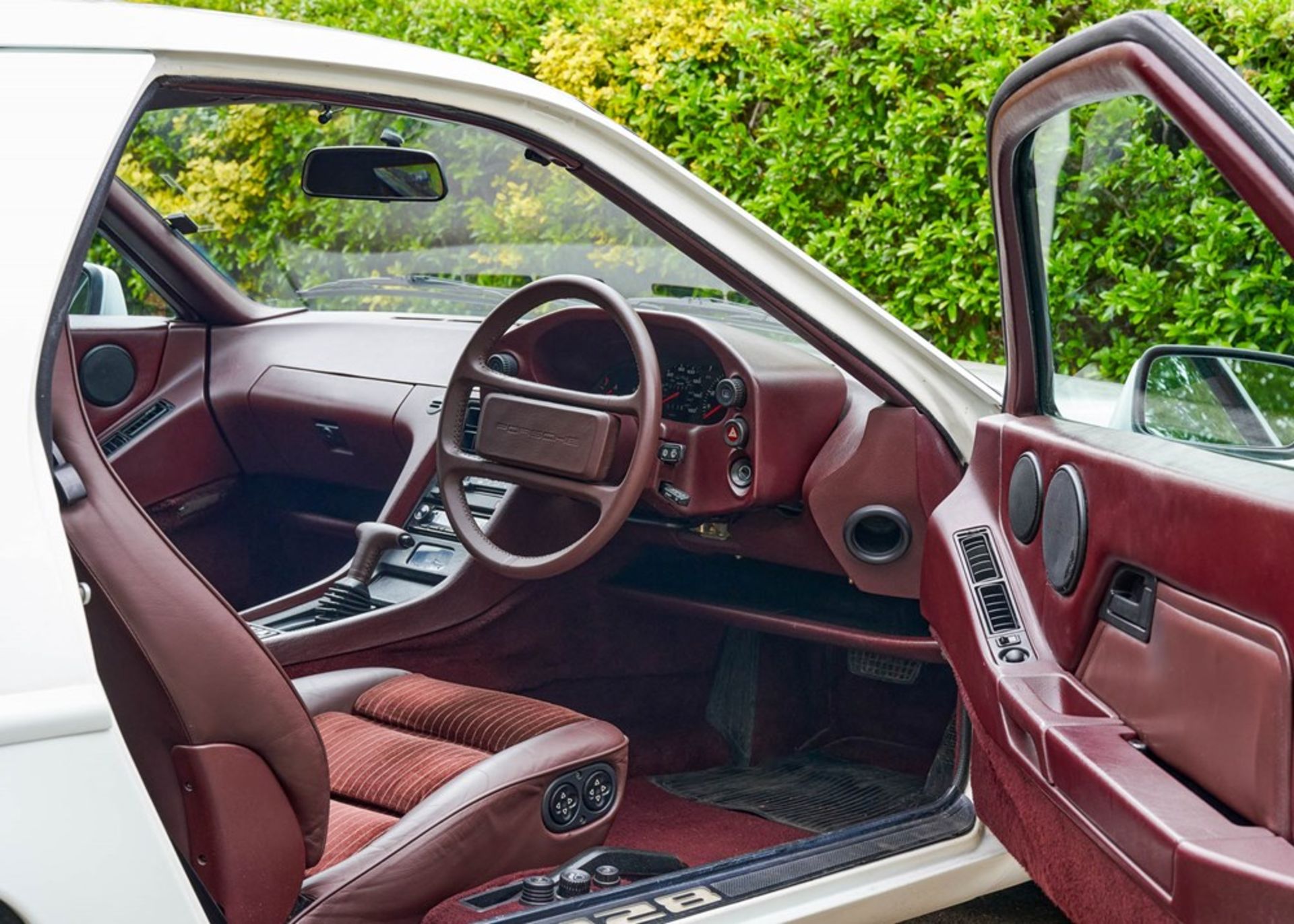 1986 Porsche 928 S2 - Image 8 of 9