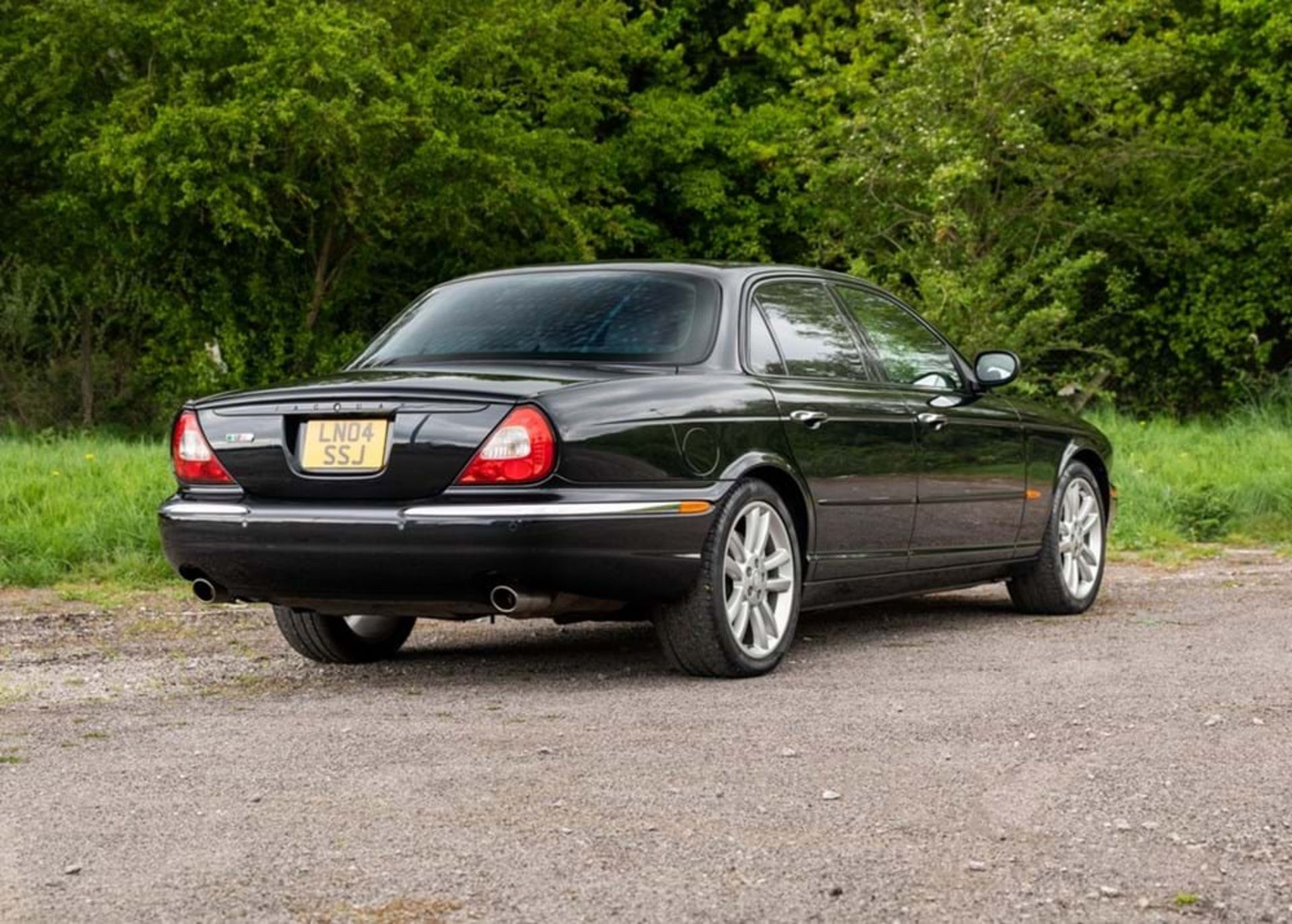 2004 Jaguar XJR - Image 3 of 8