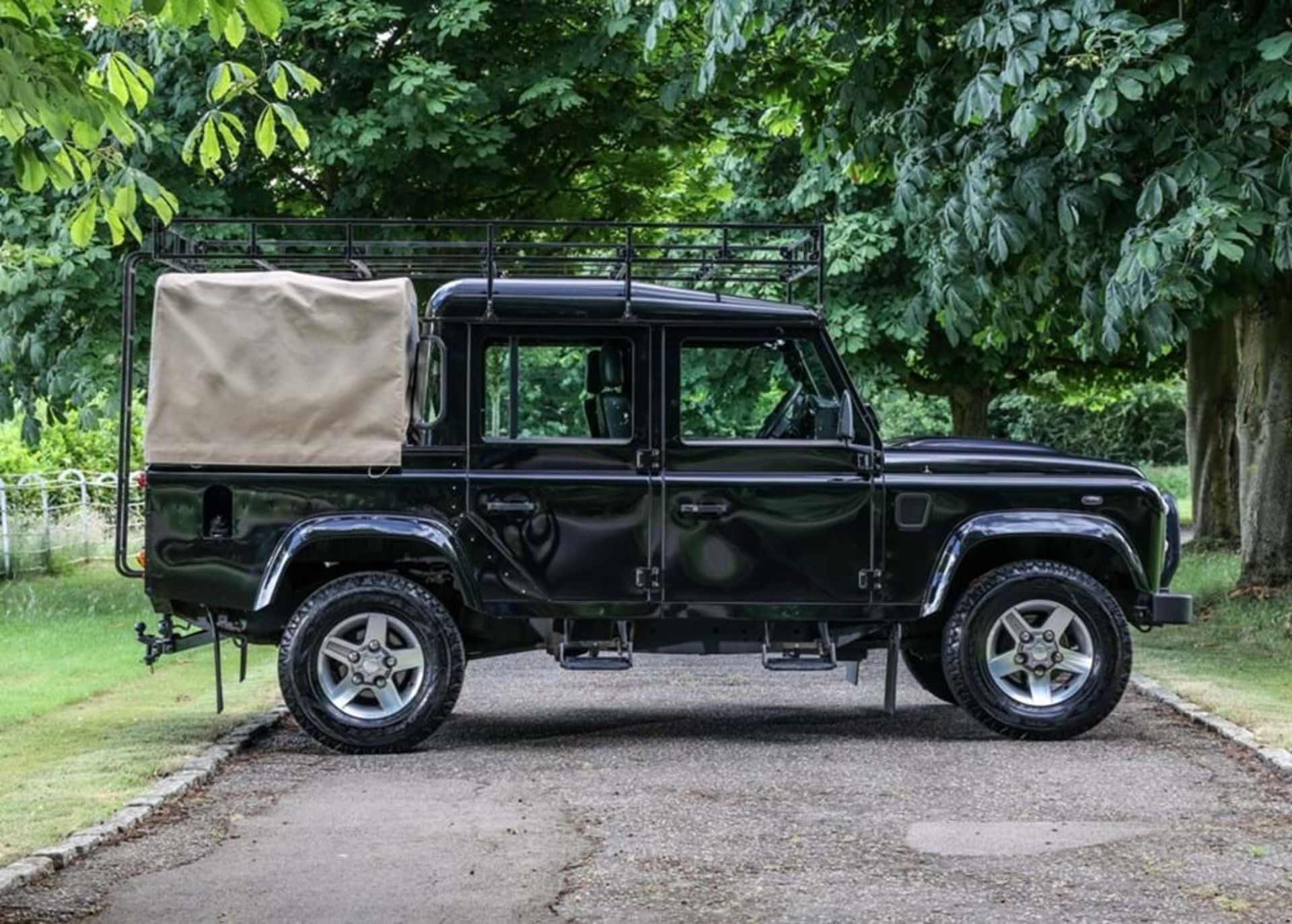 2014 Land Rover Defender 110 Double Cab Pick-Up